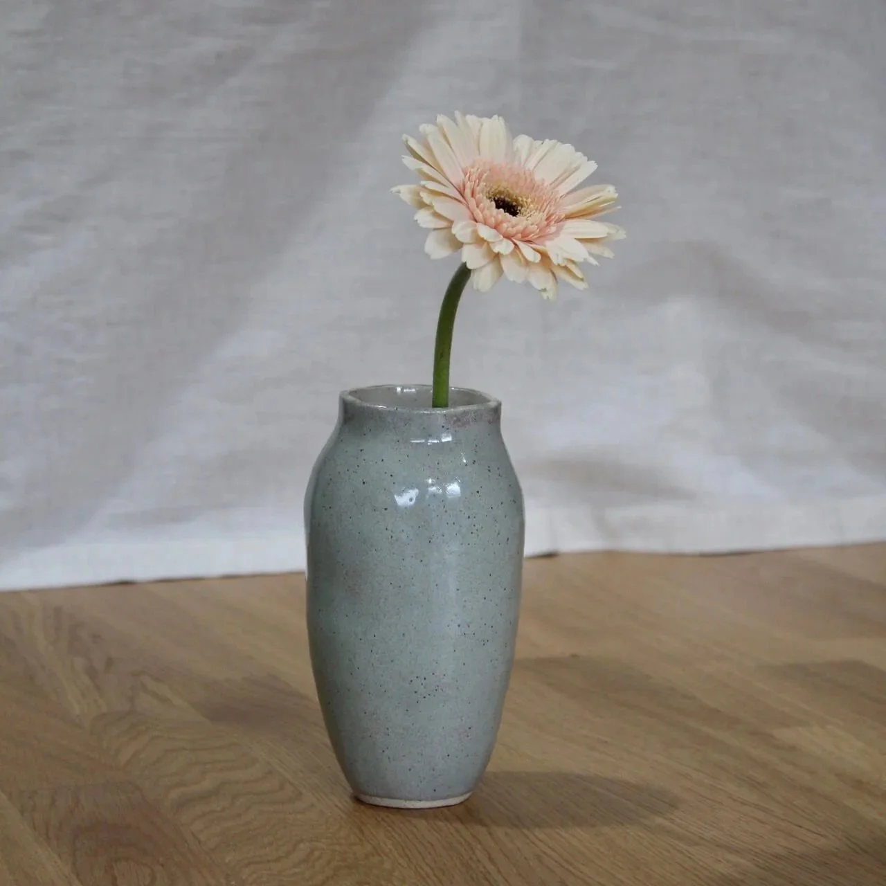 Vase-in-sage-%231-4-studio-yoki.jpg