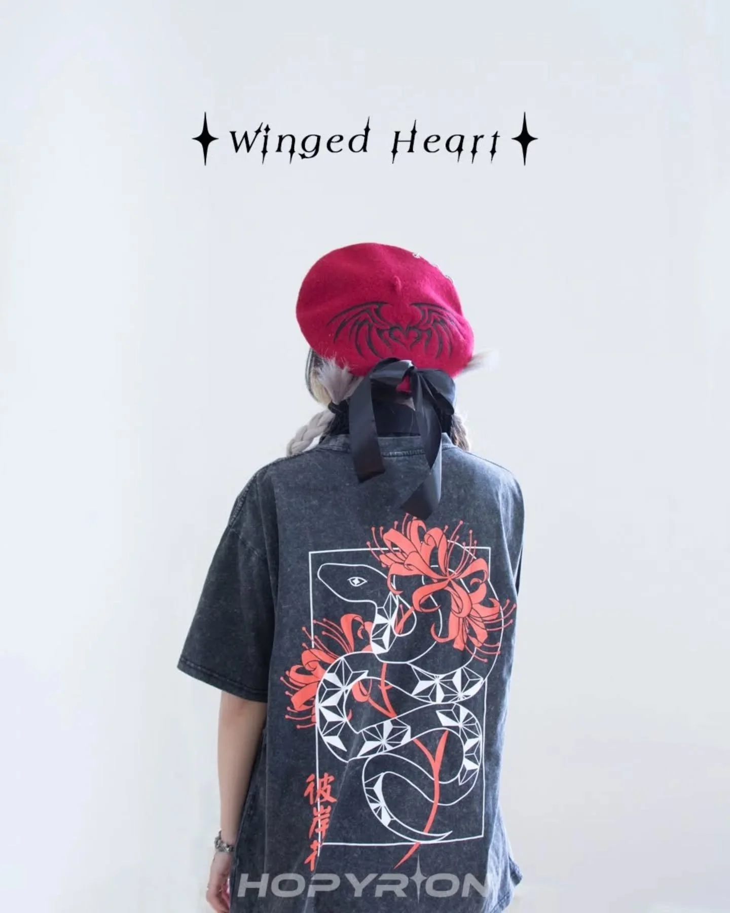 &hearts;️ WINGED HEART BERET &hearts;️

I love burgundy and I'll probably wear this a lot during autumn 🍁 I think this will fit a lot of cuts 
outfits!

Back embroidery and front devil horn embroidery with rings 🖤 Available in my shop (link in bio)