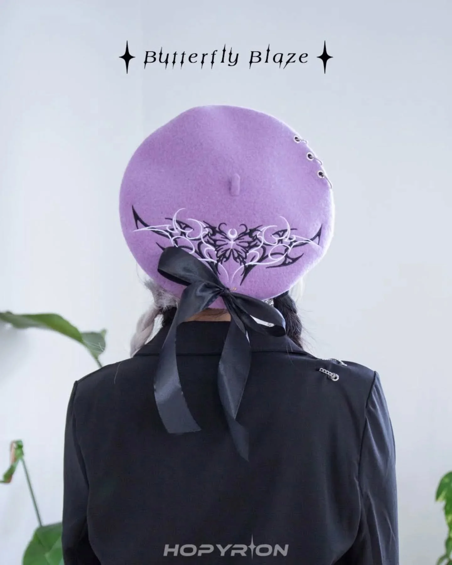 💜 BUTTERFLY BLAZE 💜

Finally my own lilac beret 🥹 I considered simply making a lilac version of my Flame Cardia beret, but I'm happy I convinced myself to make a new design 🦋

As we're now officially in Autumn, I think it's definitely beret seaso