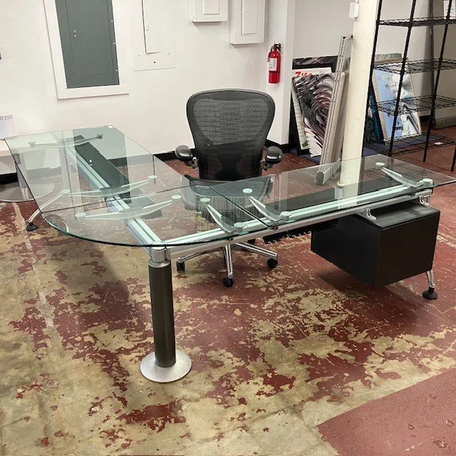 Frezza 89x81 Glass Desk