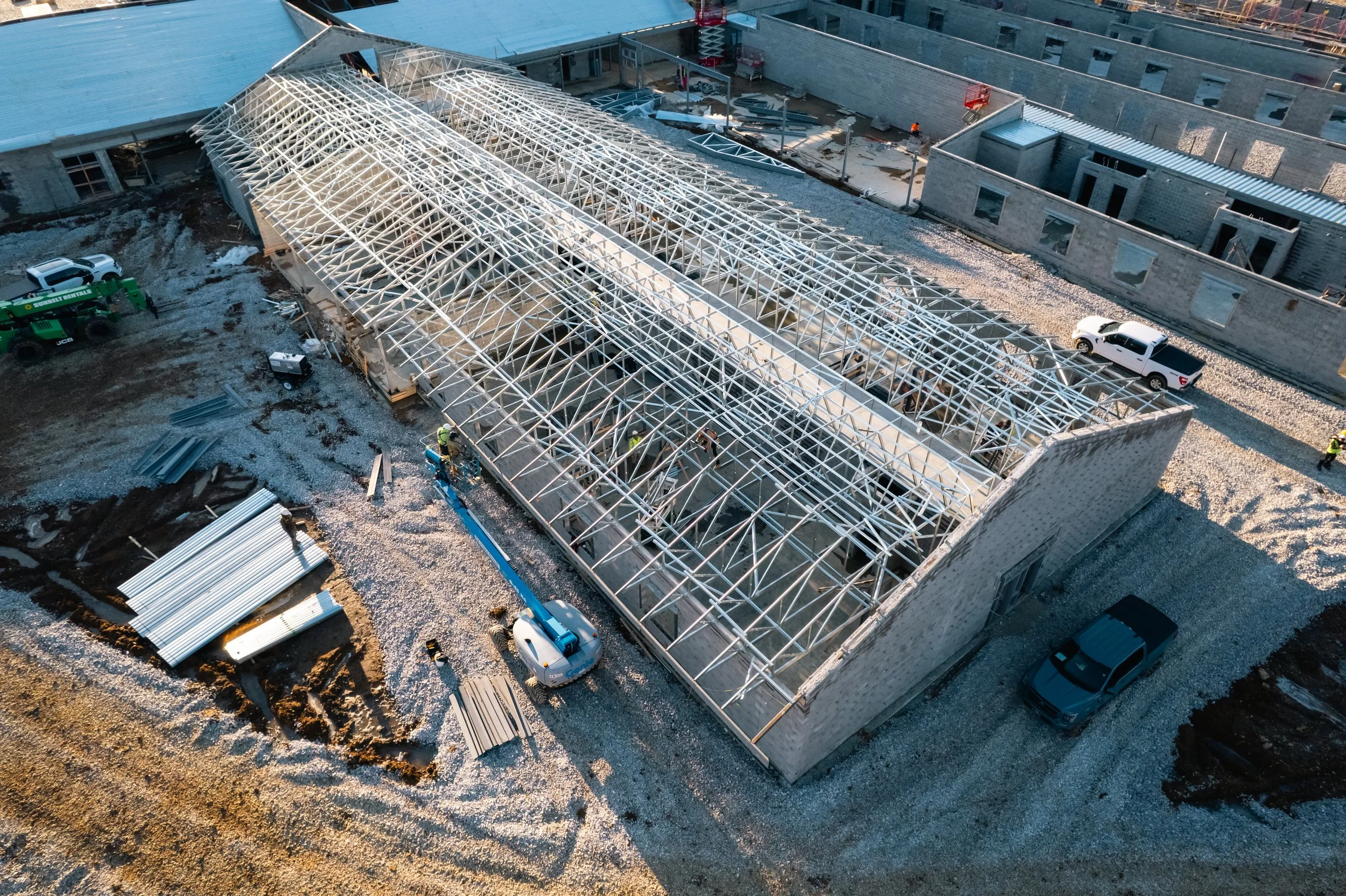 metal trusses at elkhorn elementary school