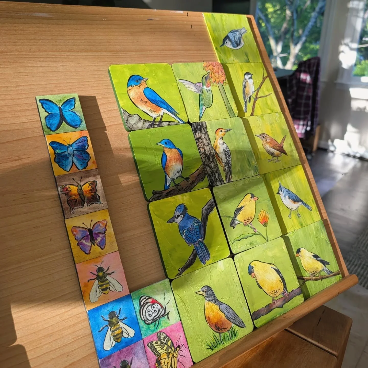 I've been painting a lot of wood tiles in preparation for the upcoming Butterfly Festival at @chattahoocheenaturecenter this June 6-7! Mostly bees, native butterflies, and lots of birds! 🐝🦋🐦 Three B's lol! 

I'm really excited to fold some origami