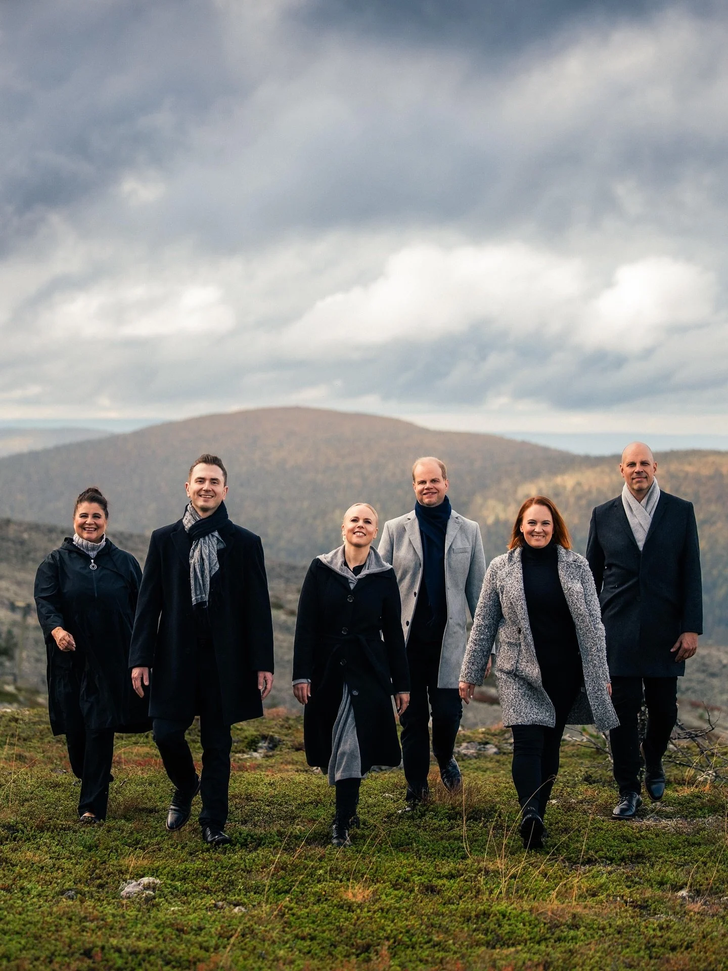 Meill&auml; oli ilo p&auml;&auml;st&auml; upean Miika H&auml;m&auml;l&auml;isen @miikahamalainen kuvattavaksi Levill&auml;, kun olimme akustisella a cappella -kiertueellamme Pohjois-Suomessa. Meill&auml; oli todella hauska sessio Miikan kanssa. Eik&o