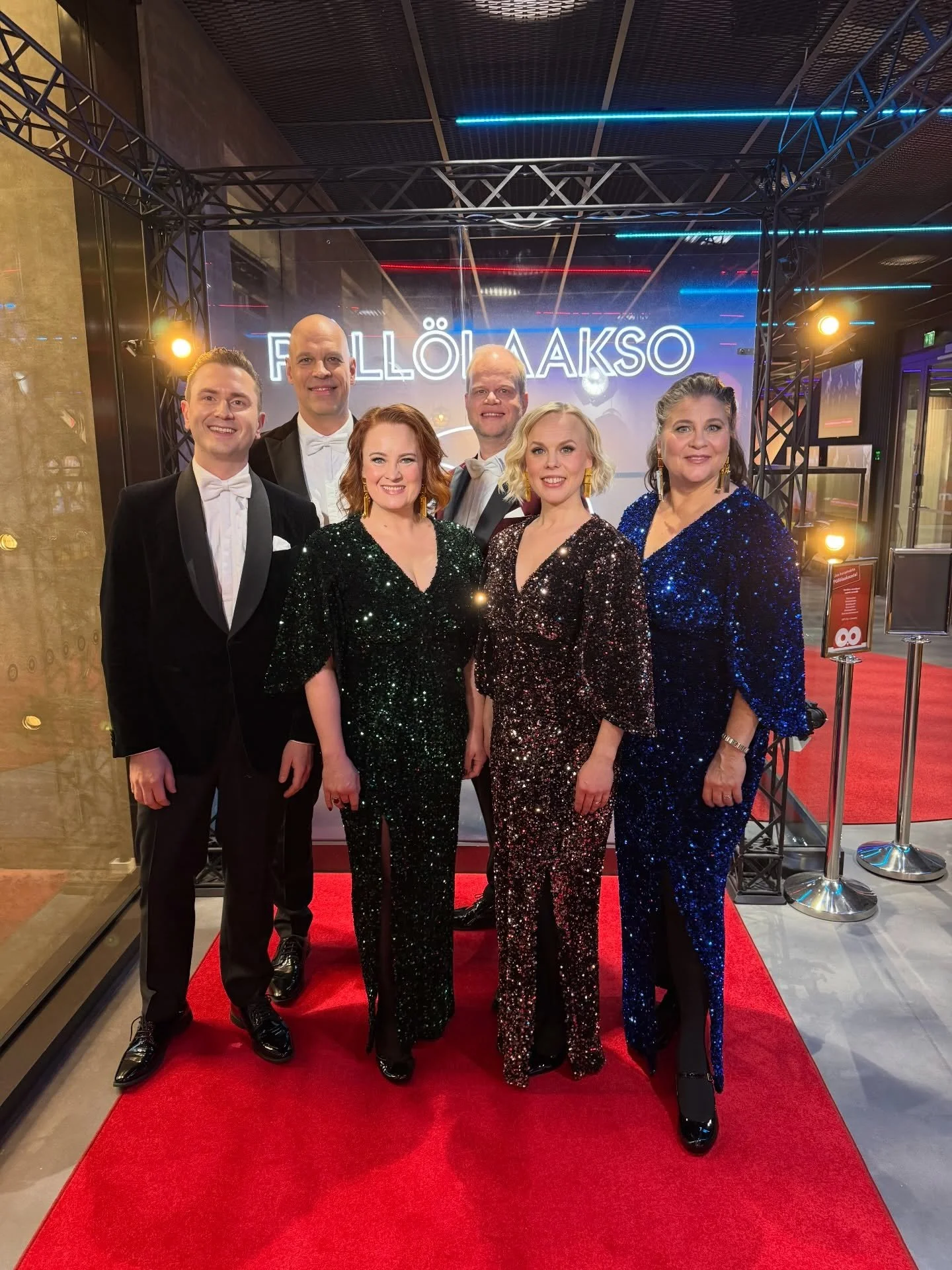 Kiitos @mtv3suomi ja @mtvhuomentasuomi kun saimme olla osa itsen&auml;isyysp&auml;iv&auml;n ohjelmaa laulamalla ja juttelemalla Rajattomasta. Olipas meill&auml; kivaa! 🇫🇮

Thank you @mtvhuomentasuomi for having us to sing and talk about Rajaton on 