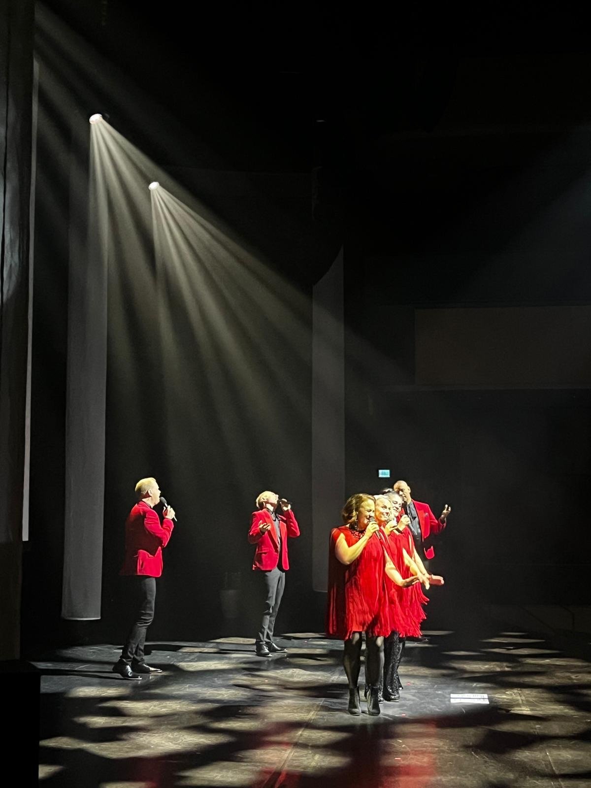 Lahden Sibeliustalo &ndash; kiitos eilisest&auml;! Olipa taas ihanaa. ❤️

T&auml;n&auml;&auml;n juhlistamme joulutunnelmaa Finlandia-talossa. Klo 14 konserttiin on viel&auml; paikkoja vapaana, ehdit siis hyvin mukaan tunnelmoimaan! Liput myy lippu.fi