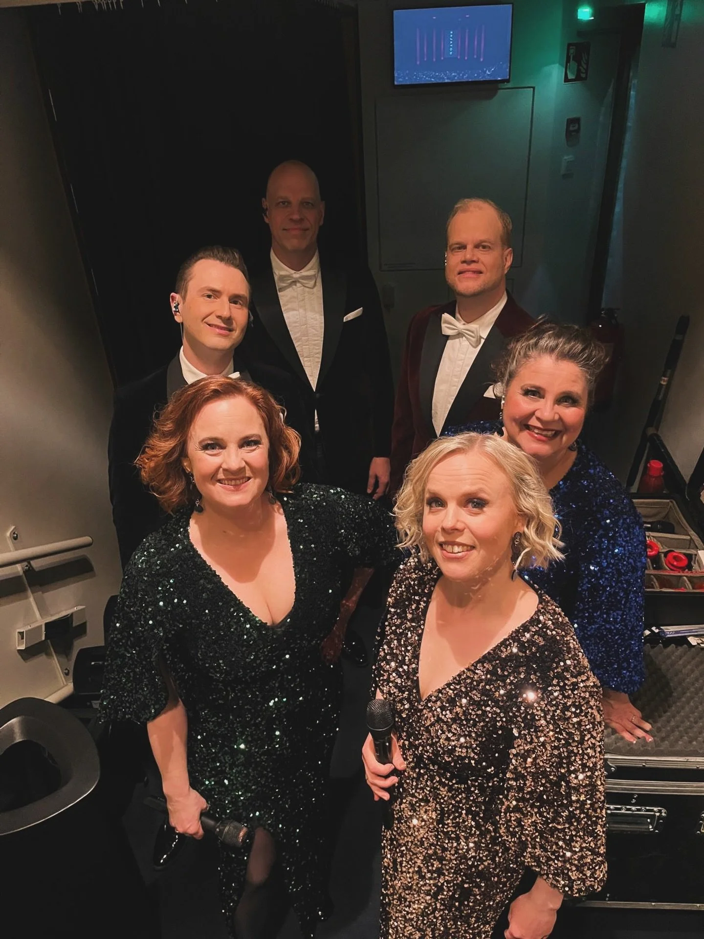 Meill&auml; on jo aivan kutkuttava fiilis, joka vaan kasvaa joulun l&auml;hestyess&auml;! 😍 T&auml;n&auml;&auml;n saamme laulaa joulukiertueemme 2025 viimeisen konsertin (21/21) Helsingin Johanneksenkirkossa. Lippuja sinne saa viel&auml;. Tervetuloa