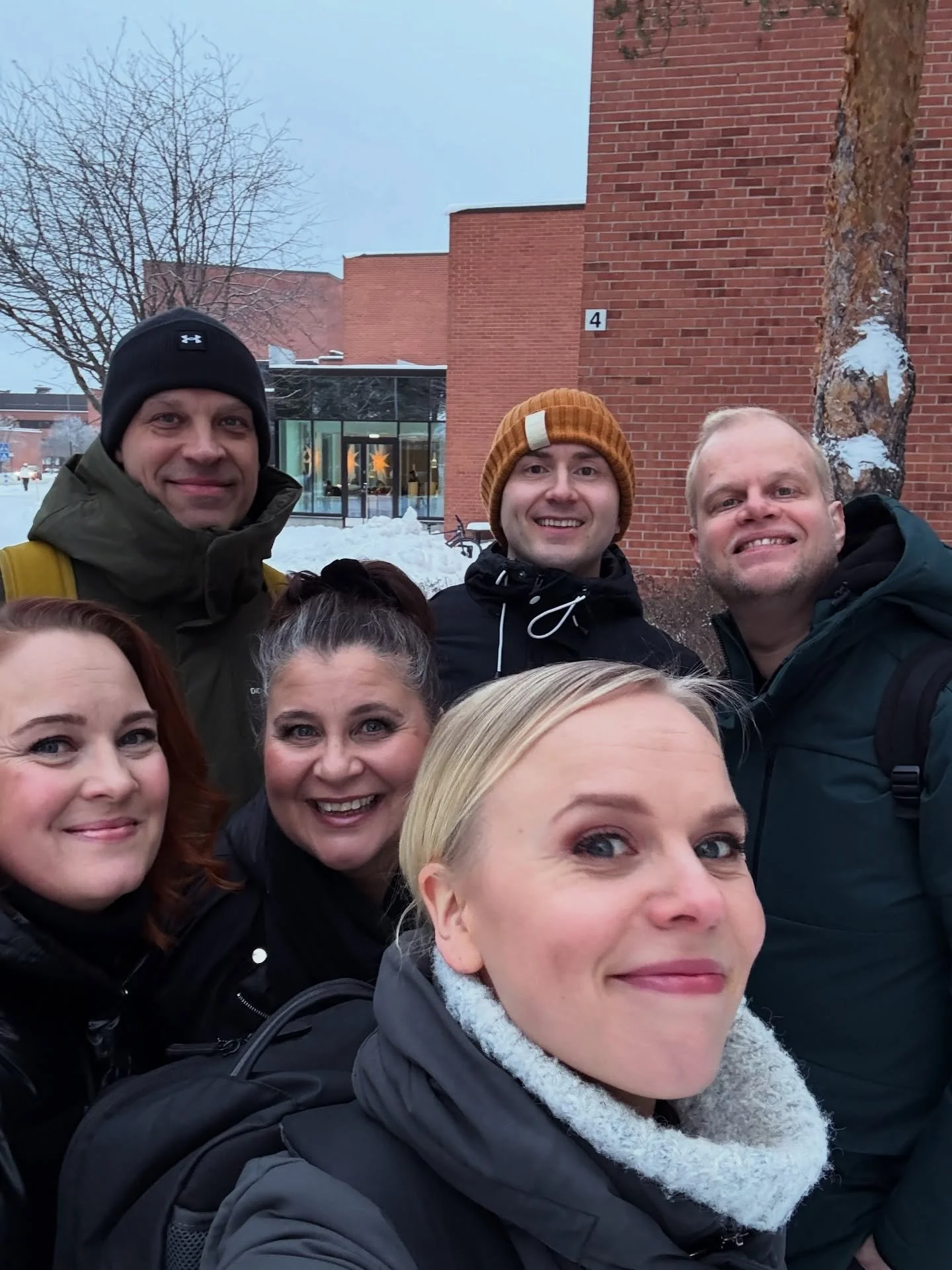 Rajattoman 2026 alkaa Joensuussa @joensuunkaupunginorkesteri ja @ealehtimaki kanssa Carelia-salissa Bee Gees &amp; Beyond -konsertin parissa. T&auml;n&auml;&auml;n treenattiin, huomenna kenraali ja klo 18 soi! Oletko tulossa konserttiin? 😍 

Rajaton