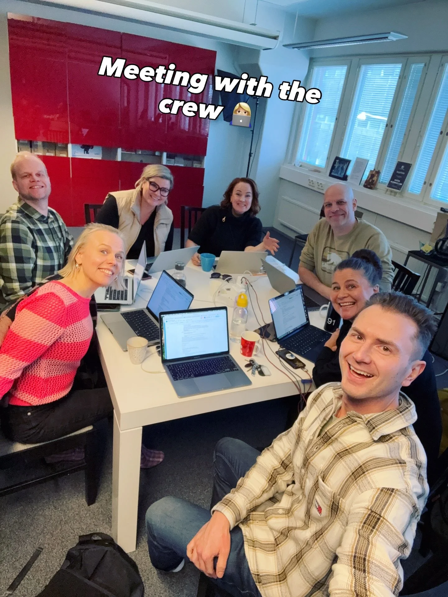 T&auml;n&auml;&auml;n suunnitellaan mm. ensi vuoden juttuja. Ai ett&auml;, miten j&auml;nn&auml;&auml;🤩🤩🤩

Planning things for 2027 with our manager Tiina 🤩🤩🤩

#rajaton #acappella #juhlavuosi2027