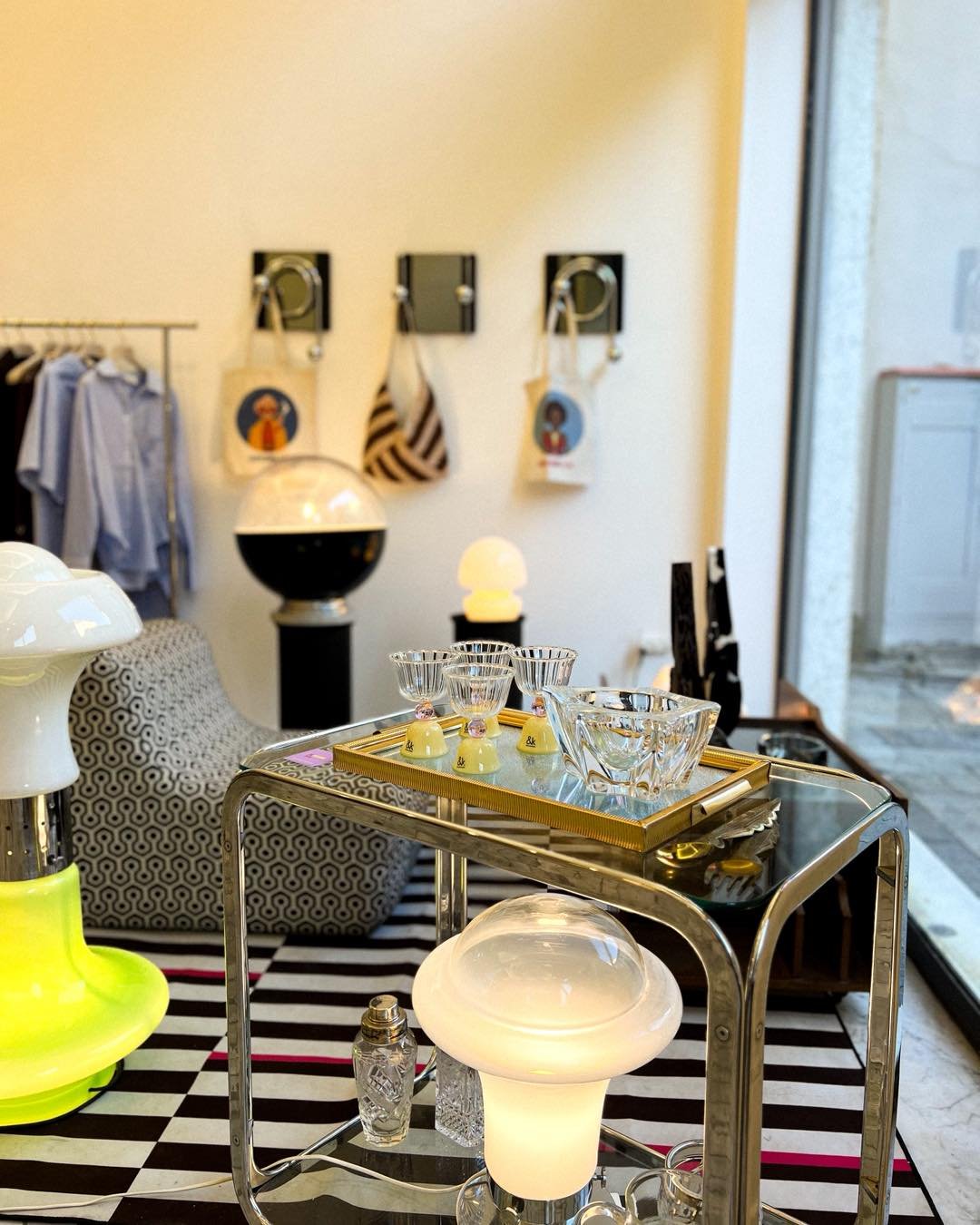 Ciao Sciure e Sciuri! 🌟🔥
The summer pop-up goes on!
Vi aspettiamo in Corso Garibaldi 65 fino al 30 luglio, 11:00/20:00
Sempre con nuovi brand tutti da scoprire!
Passateci a trovare nella nostra casa itinerante, dove l'unica cosa più calda