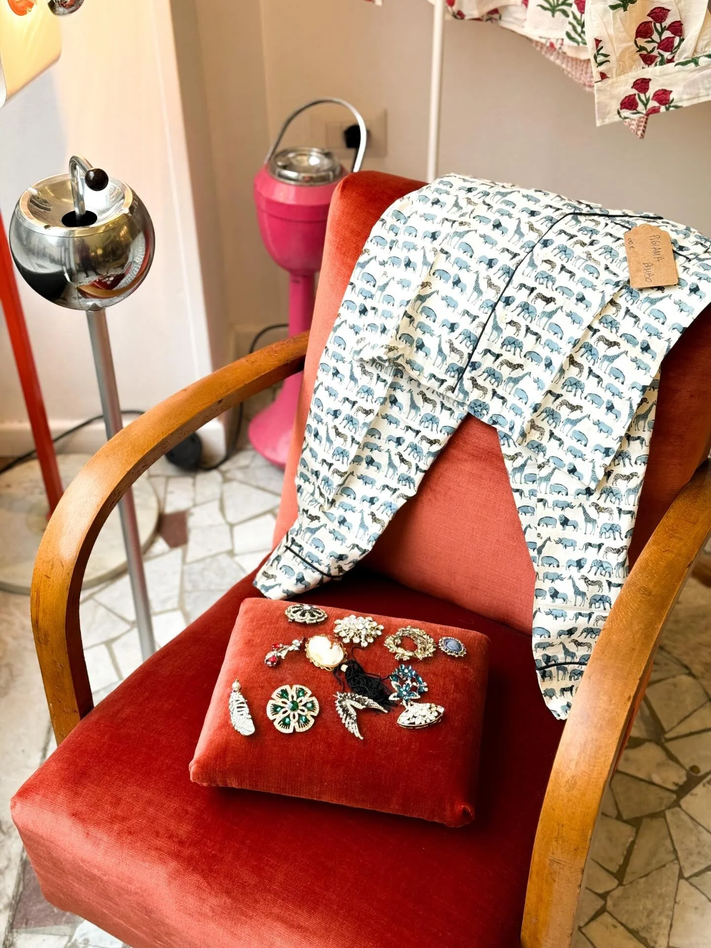 🎄 CHRISTMAS POP UP! 🎄
Il Natale sta arrivando&hellip; e noi siamo LA destinazione pi&ugrave; cool della citt&agrave;!

Dal 1 al 24 dicembre, Corso Garibaldi 65 diventa il nostro quartier generale natalizio:
✨ 4 brand fissi &mdash; @_ami_milano @les