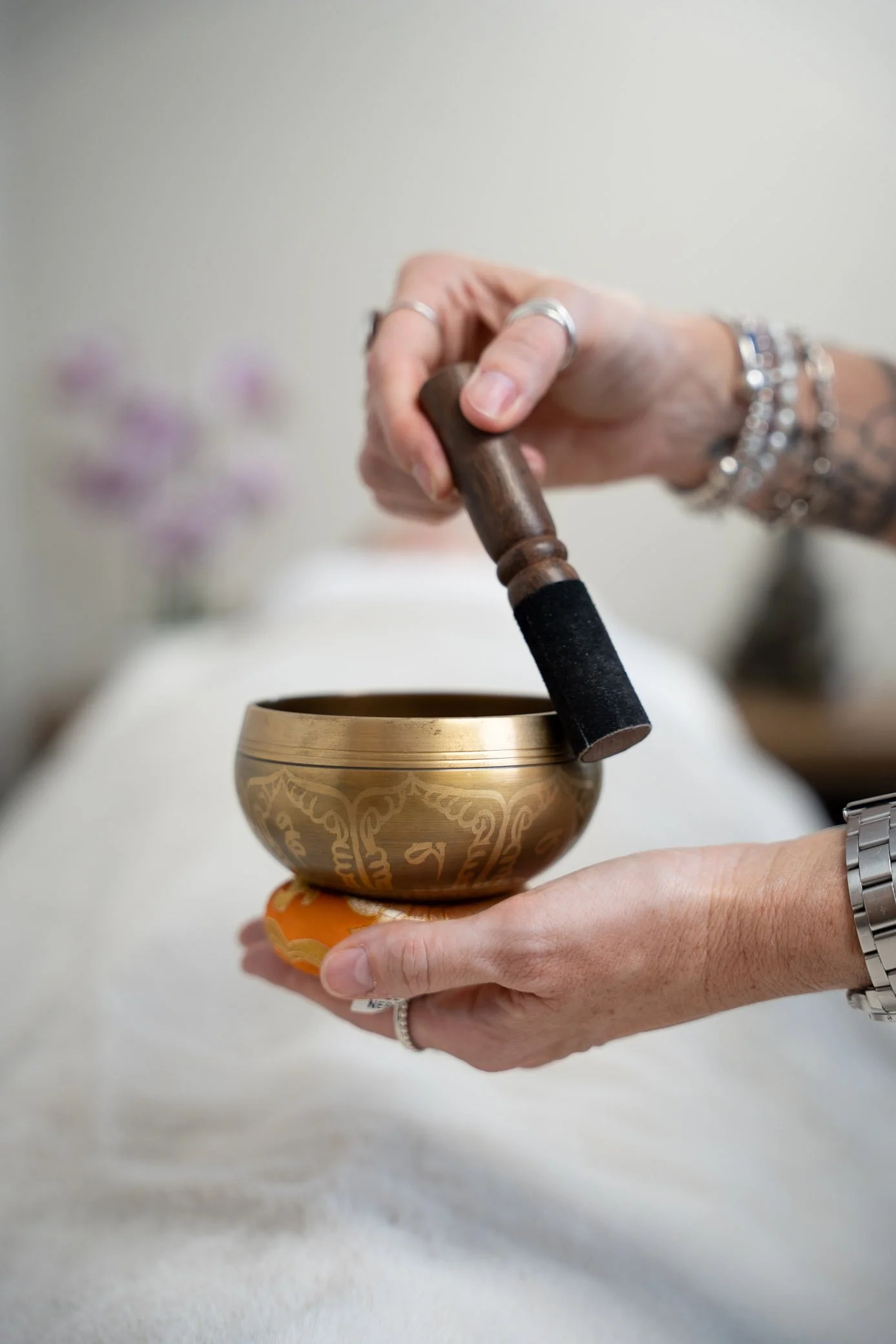 Reiki singing bowl being used during Katie’s Kokoro Wellness business branding shoot.
