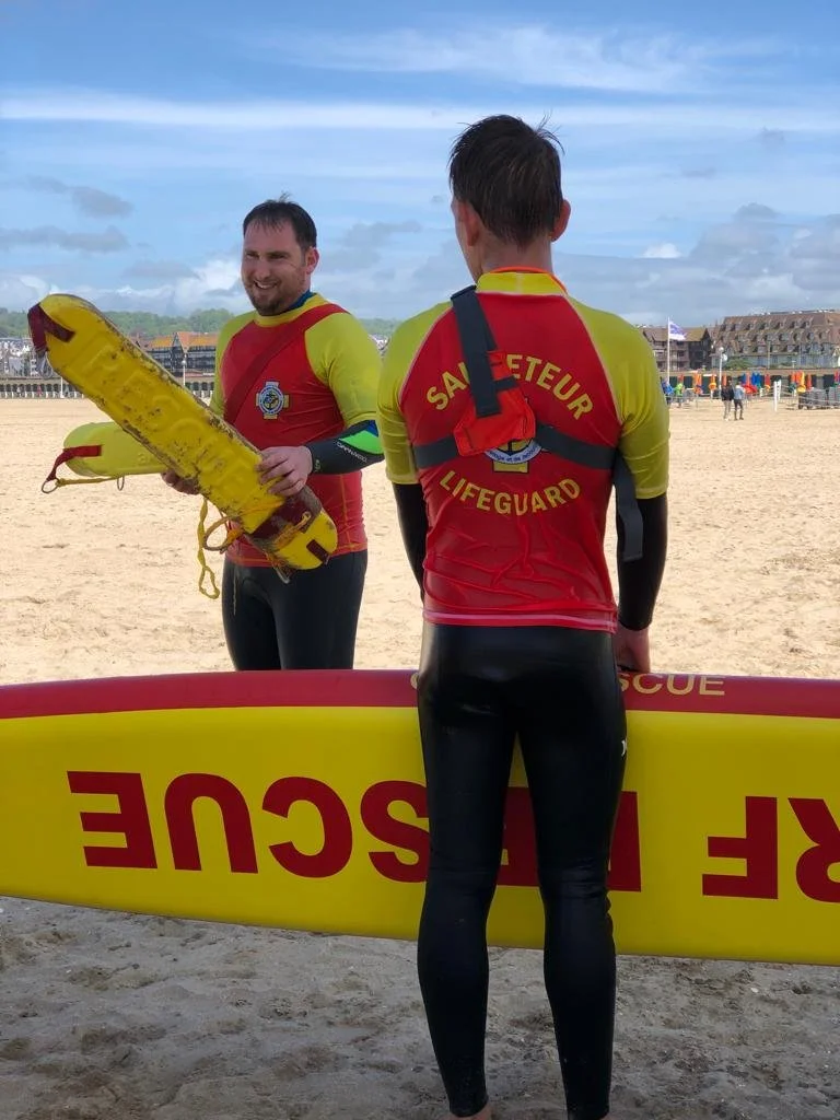 Nos maitres nageurs sur l'une des plages de Caen la Mer