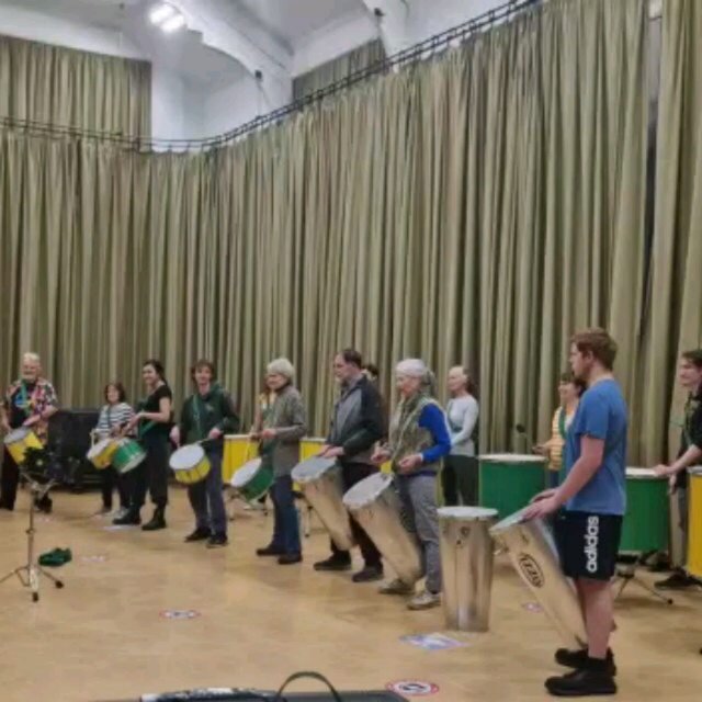 A couple of videos from our @olasambadrumming workshop!

#samba #ccstaiko #workshop #drums