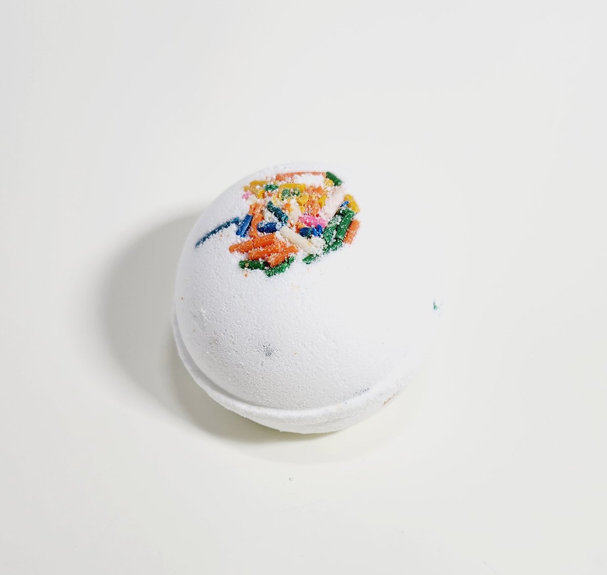 Birthday Cake Bathbomb 2.jpg