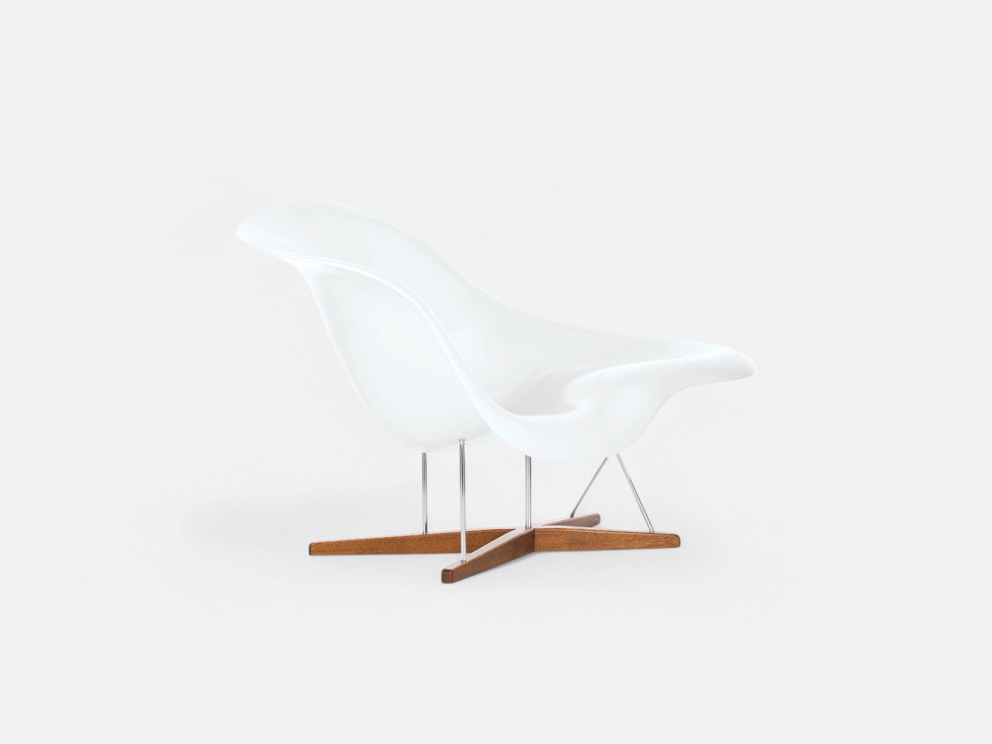 vitra-la-chaise-side-3200x2400px-Photoroom.jpg
