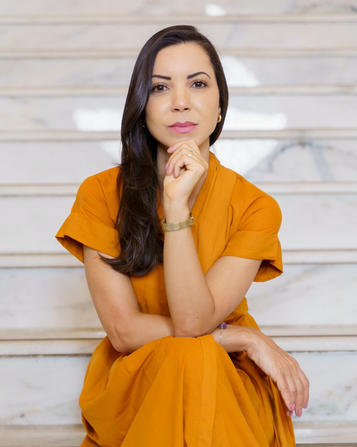 There is a version of you that walks into a room and people instantly understand what you do, who you are for, and why it matters.

No explanation needed.
No over-qualifying.
No performing.

Just presence.

That version of you is not more extroverted