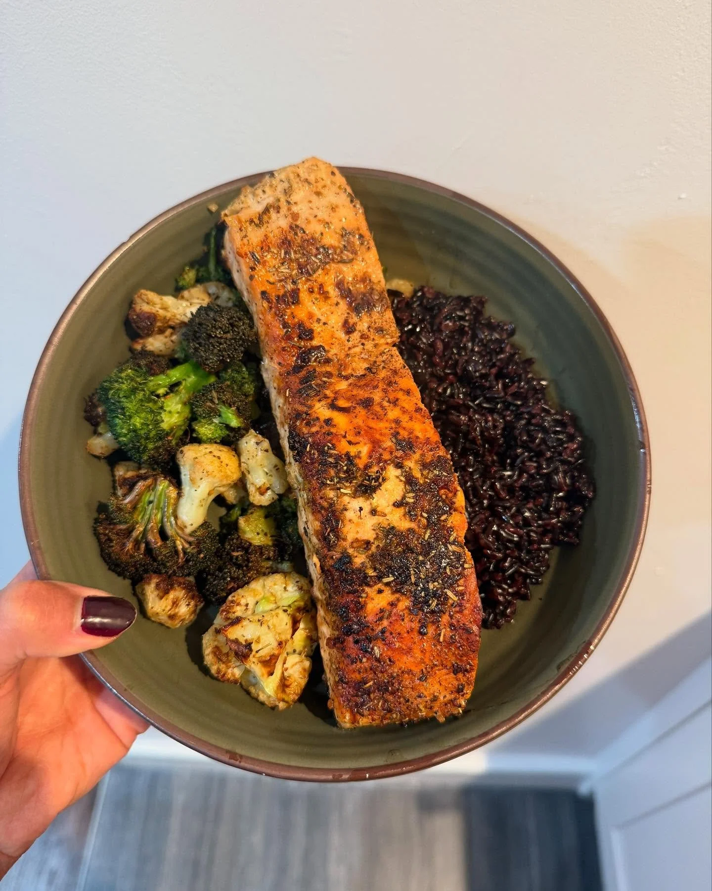 Some weeknights, self-care looks like a quick, nourishing meal, feel-good music, and your coziest socks. 🧦✨

This delicious, balanced, hormone-friendly dinner came together in under 30 minutes ⏰: forbidden rice, air-fried broccoli and cauliflower, a