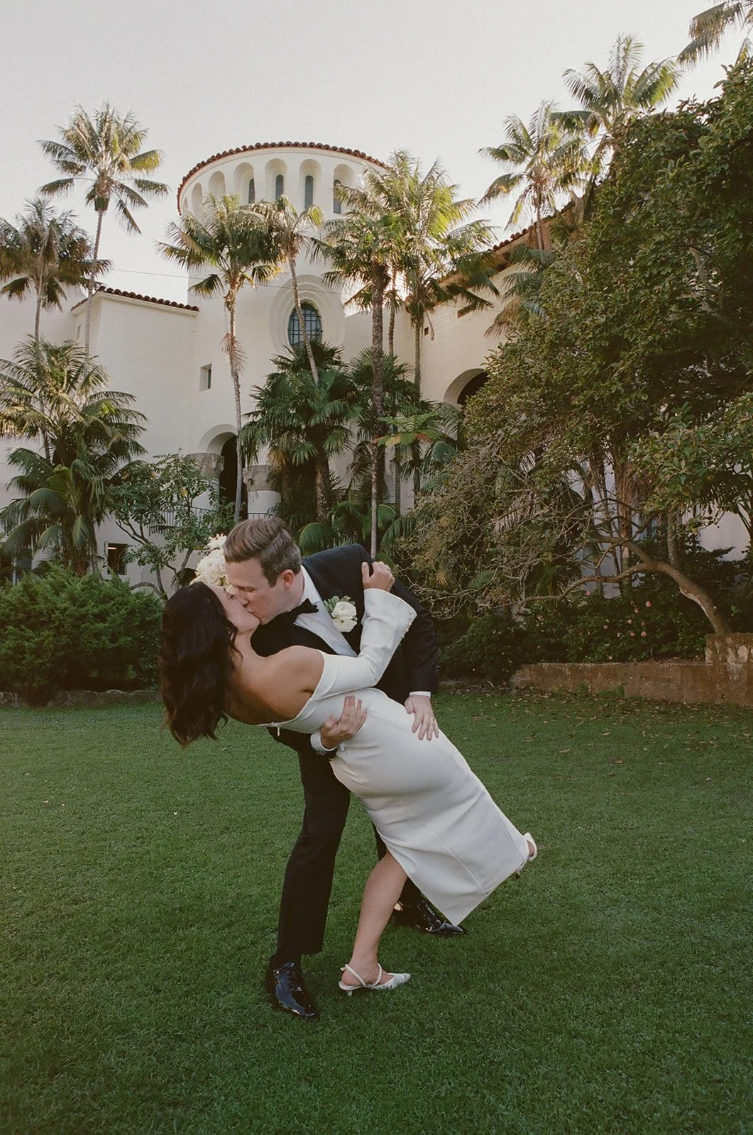 Chic &amp; Timeless Wedding at the Santa Barbara Courthouse &amp; Lucky’s Montecito