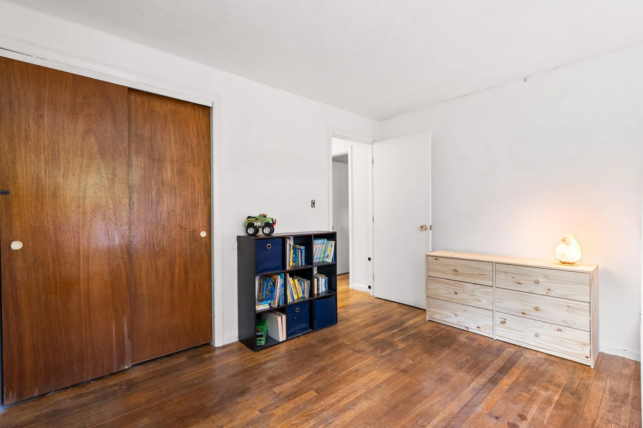 125 Sylvia St-34.jpg
