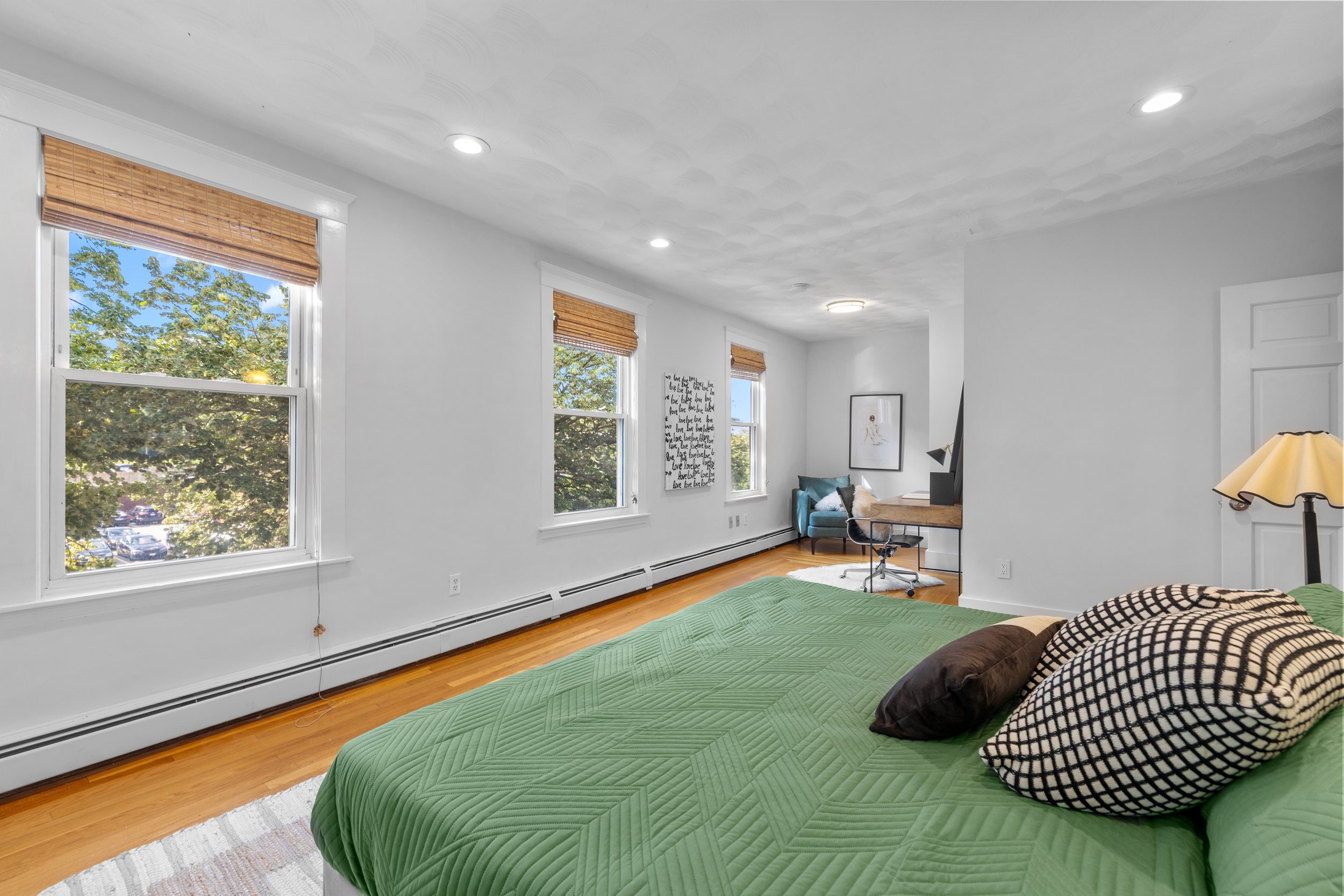 64 Hyde Park - bed 1 with desk.jpg
