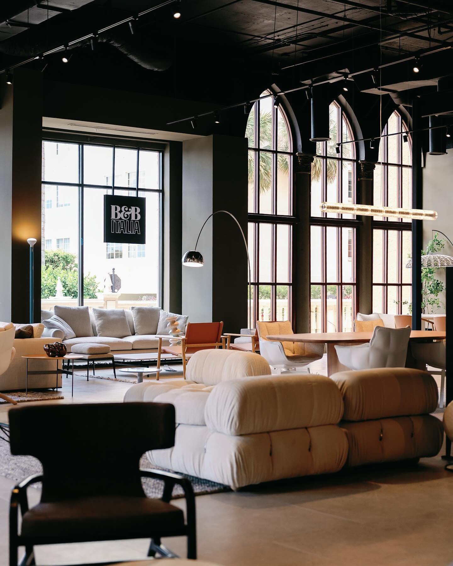 Rainy days are perfect for shopping. Open 9-5 all week. Summer Clearance sale on floor items through 5/31.
.
.
.
.
#bebitalia #bebitalianaples #maxalto #maxaltocollection #maxalto_official #flos #floslighting #louispoulsen #bayfrontnaples #naplesluxu