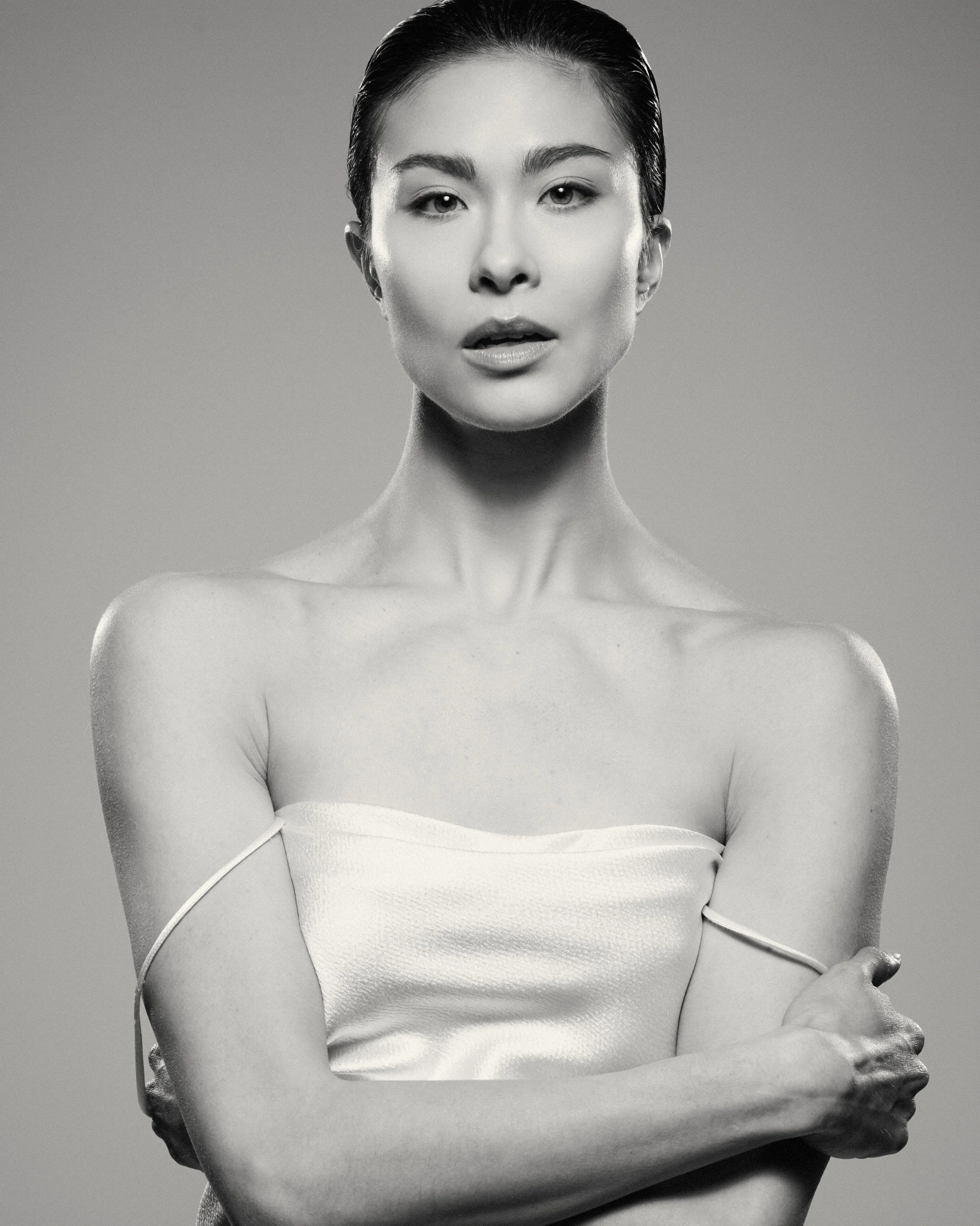 Natural skin-focused beauty makeup for photoshoot by makeup artist Vickey Lee.