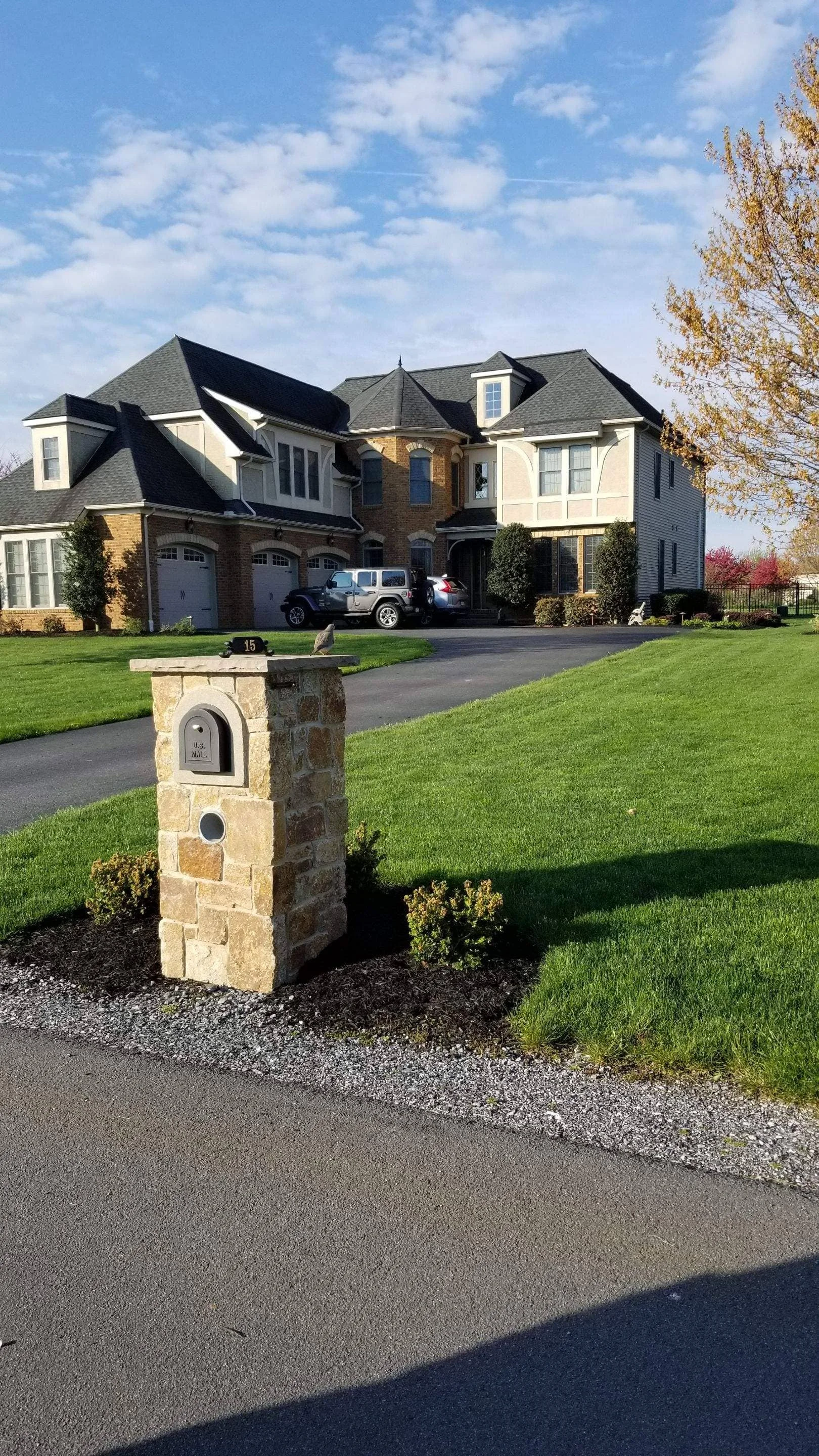 Stone mailbox in Camp Hill, PA designed with natural stone finish