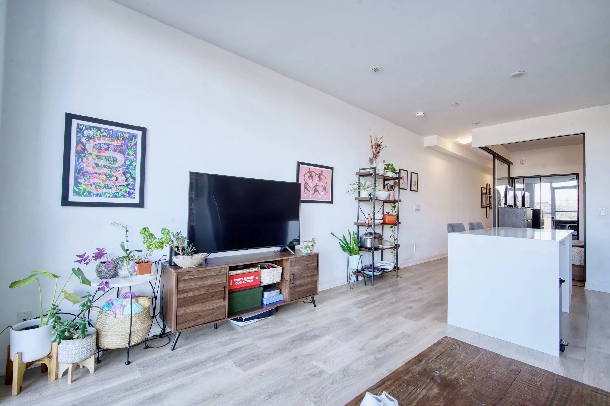 899 Queen St E #403 - 5 of 13.jpeg