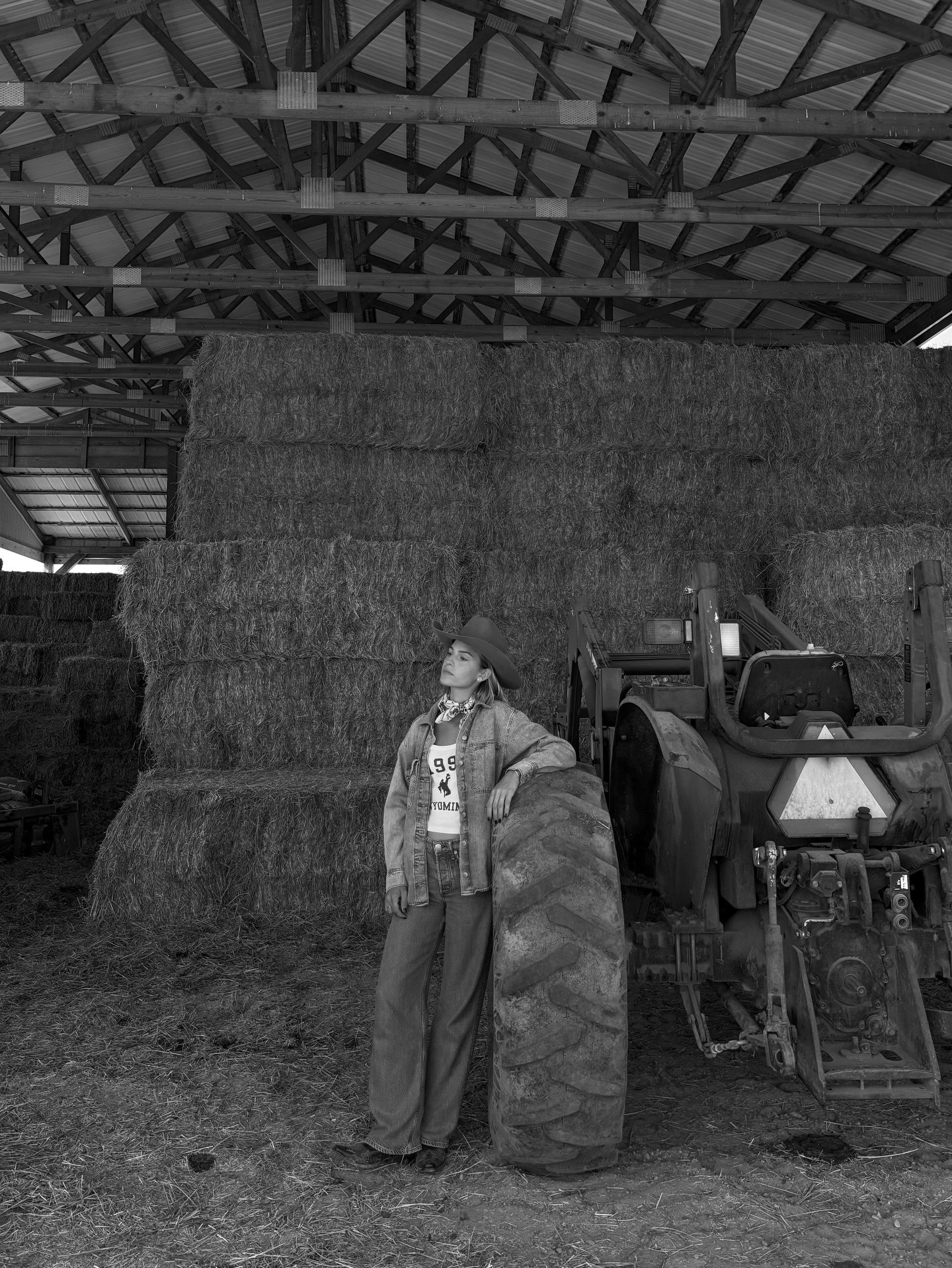 Maggie is wearing our 1991 Wyoming Tank in white paired with our black Fleur De Lis boots out in the ranch. 🤍👢

Shop now: 1991boots.com 

Model: @maguireleigh_ 
Location: @cedarridgeranch 
Photo: @kirahperle 

#1991 #1991boots #cowgirl #cowgirlboot