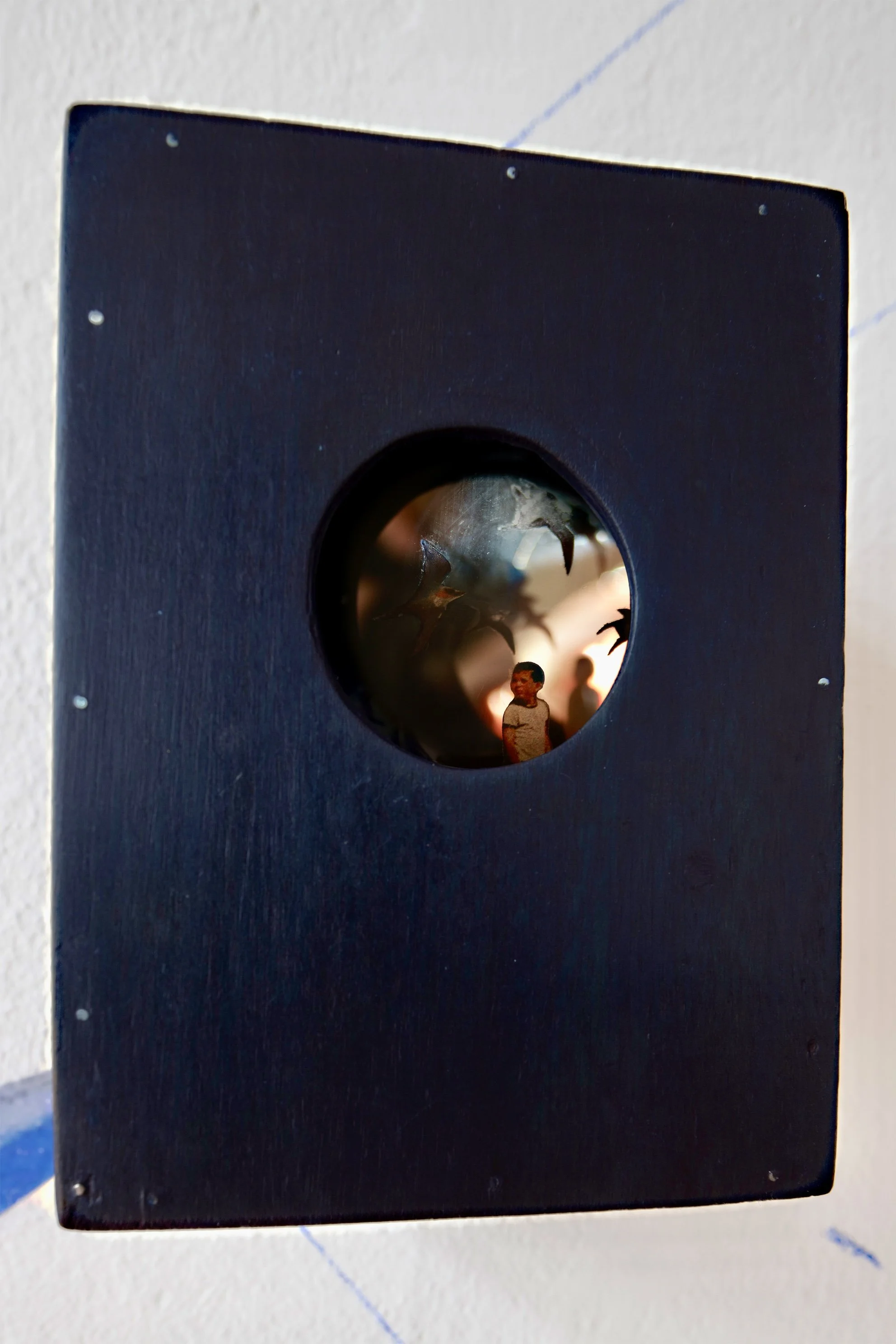 3_pieza_Between the event horizon, the prism and me.jpg