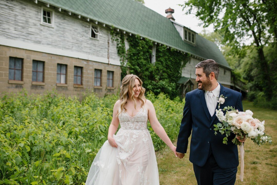 Hoping to blog this Fall and feature a few weddings from our gorgeous Michigan summer. Kelsey and David's romantic wedding at Blue Dress Barn is at the top of my list. ✨