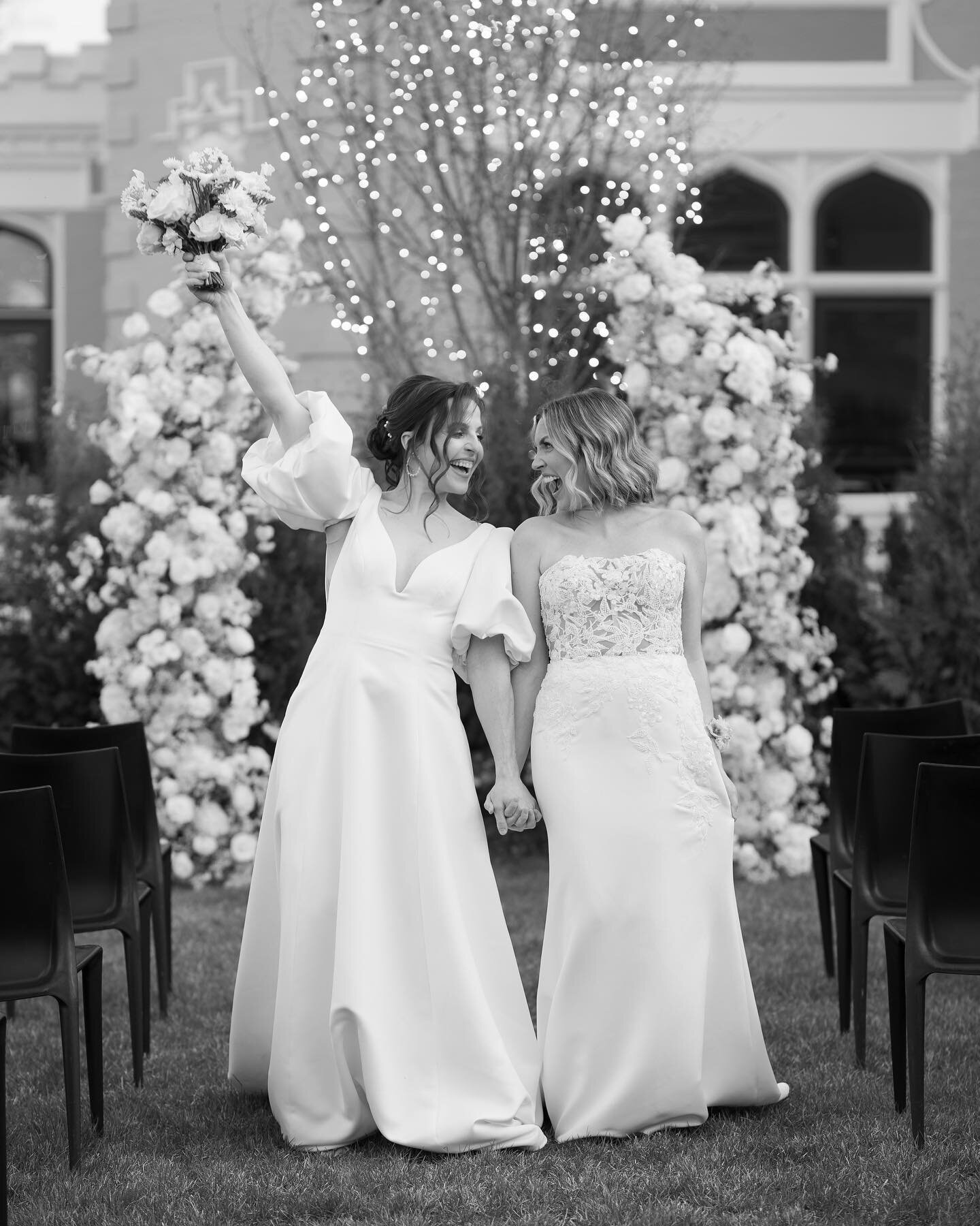 Sharing the love of C+H and their elevated modern day with these black and white details. Texture in all areas &mdash; linens, glassware, florals 🖤

@lavishhausco 
@biancatangphotography 
@kraftandcompany 
@barbarakavchokbridal 
@msalishanycole 
@ha