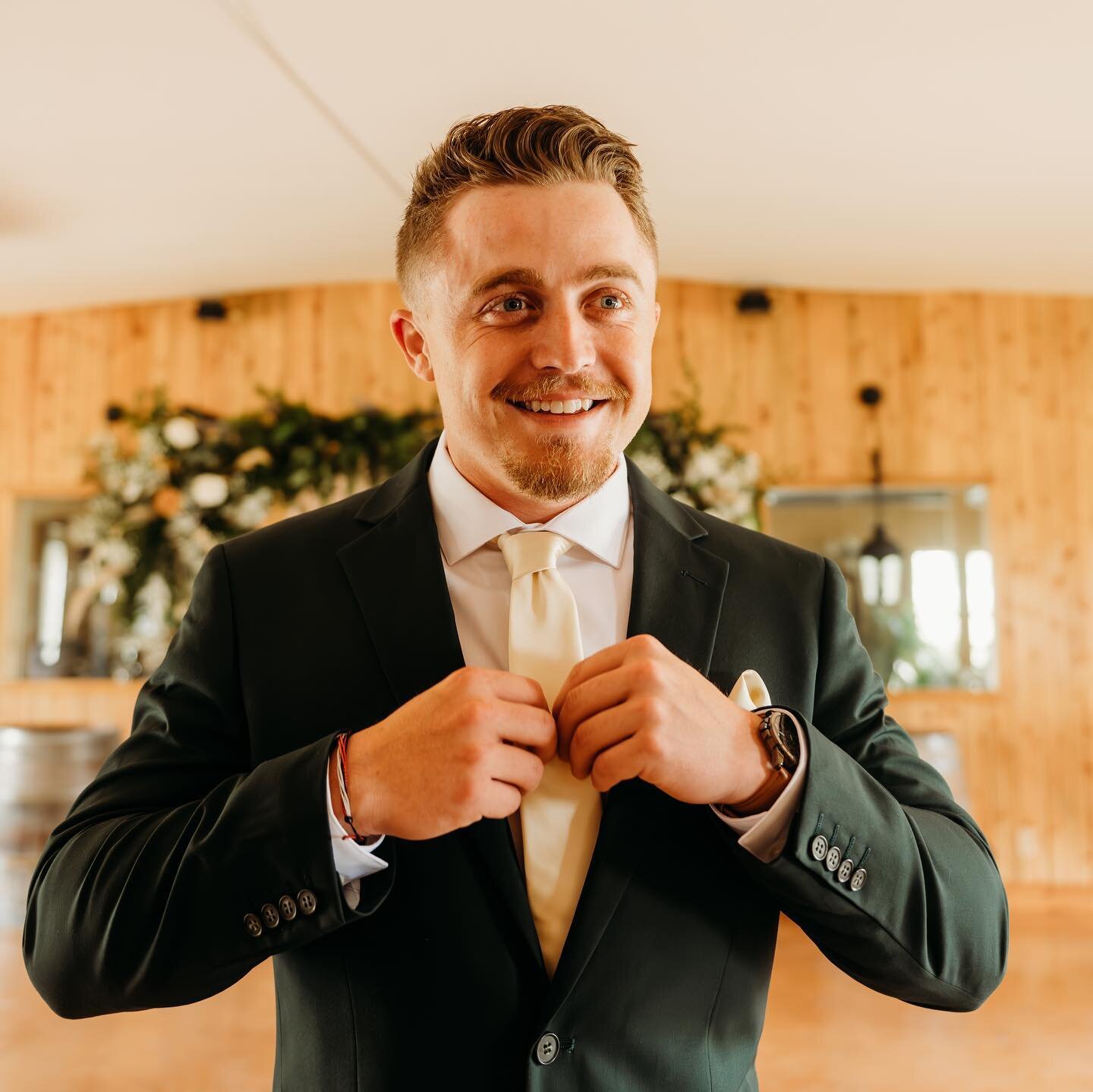 A moment for the groom✨
-
And to show off our groom&rsquo;s room. This man cave gives you and your groomsmen your own space to enjoy a brew or two, watch the game, play football, jam to tunes, and just relax before the ceremony✨
-
Photography: @cotto