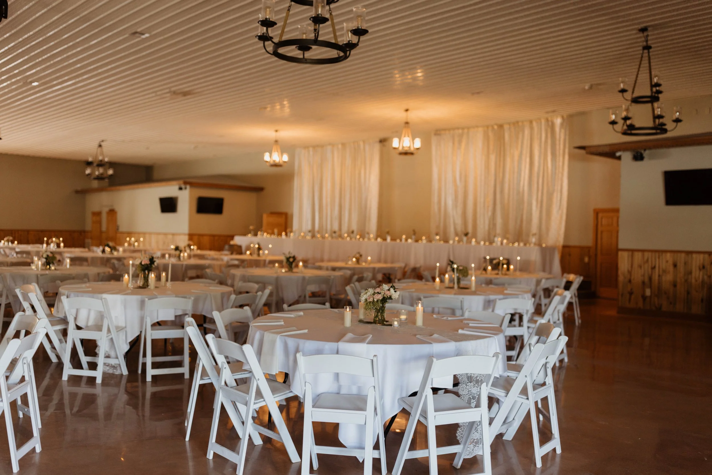 our indoor 500 person reception space arena barn with wedding linens
