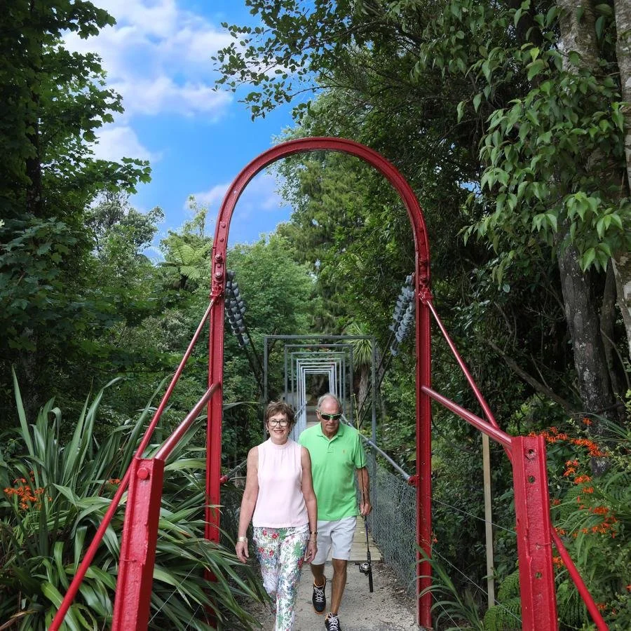 Stratford-Bridge-walk-King-Edward-Park_Edward-Aish_sm__FocusFillWzkwMCw5MDAsInkiLDIyNV0.jpg