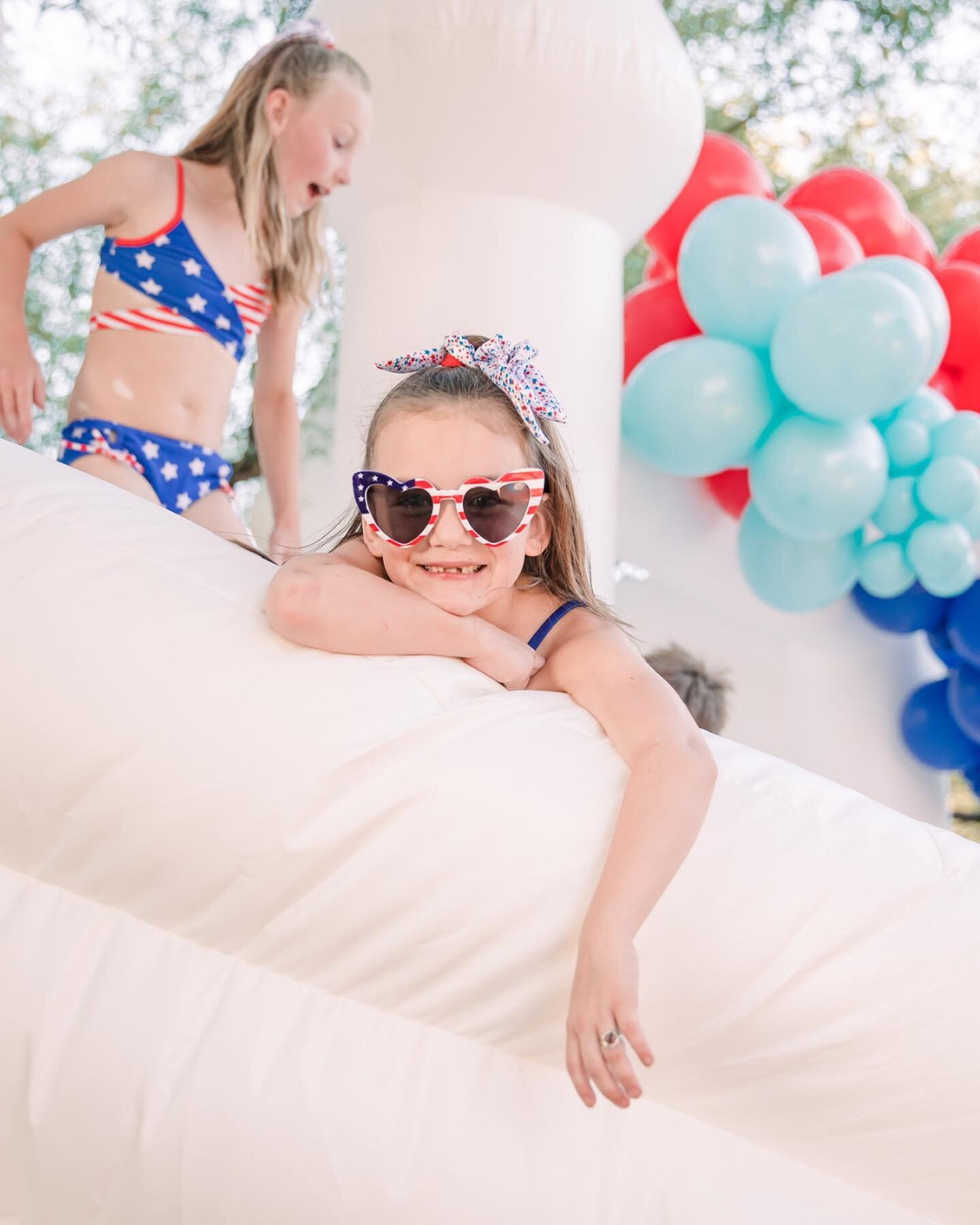 Looking for the ultimate Independence Day celebration? These adorable kids have got it all figured out! 🎉🇺🇸 We're here for it!!! Let us add a splash of excitement to your USA festivities this July 4th! 💥
⠀⠀⠀⠀⠀⠀⠀⠀⠀
Balloons &amp; Soft Play: @a.swe