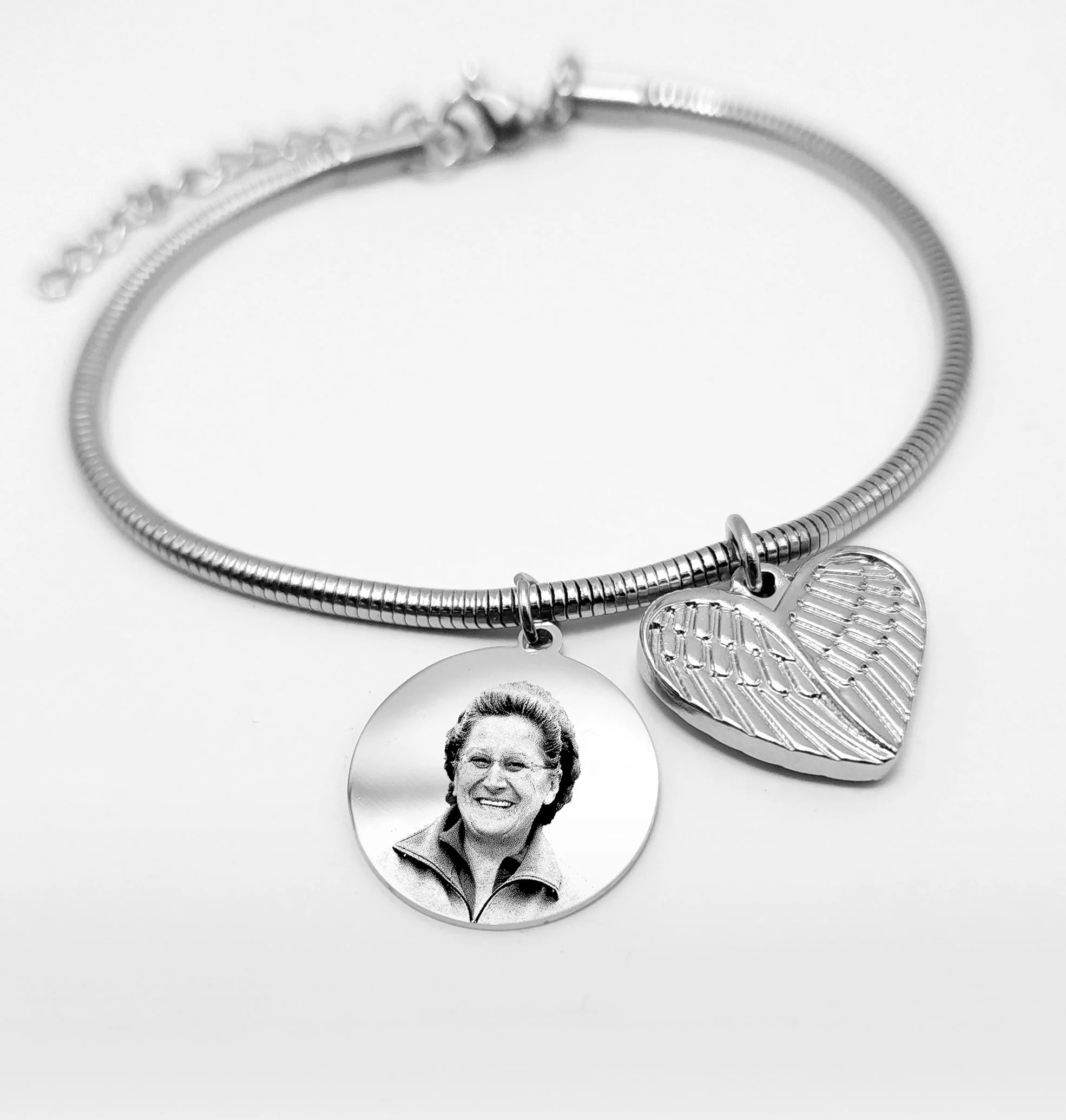 02-C-RoundDoubleHeartWing-Rope-Bracelet copy 2.jpg
