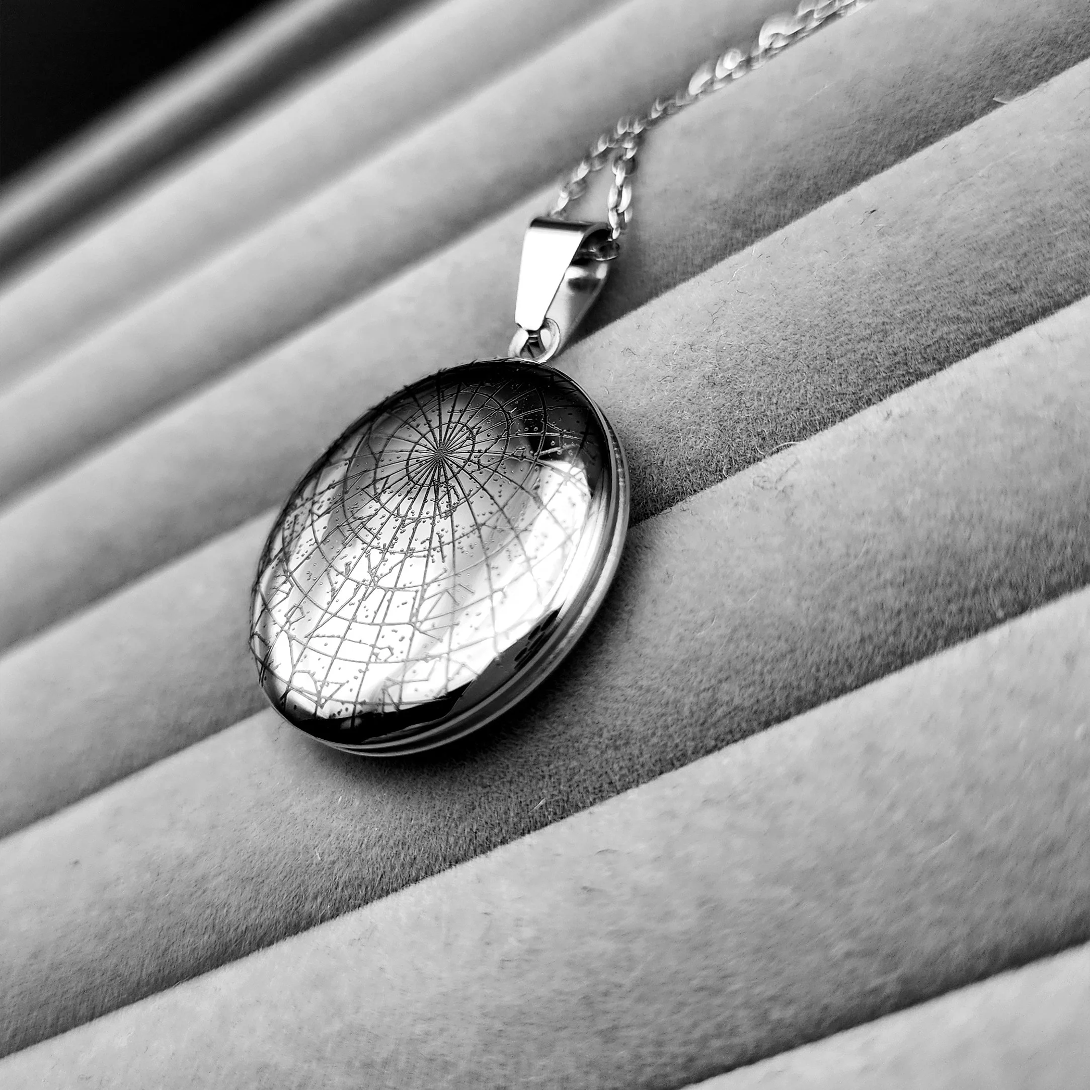 02-Silver-StarMapLocket-Enrgaved-Jewellery-Gift.jpg