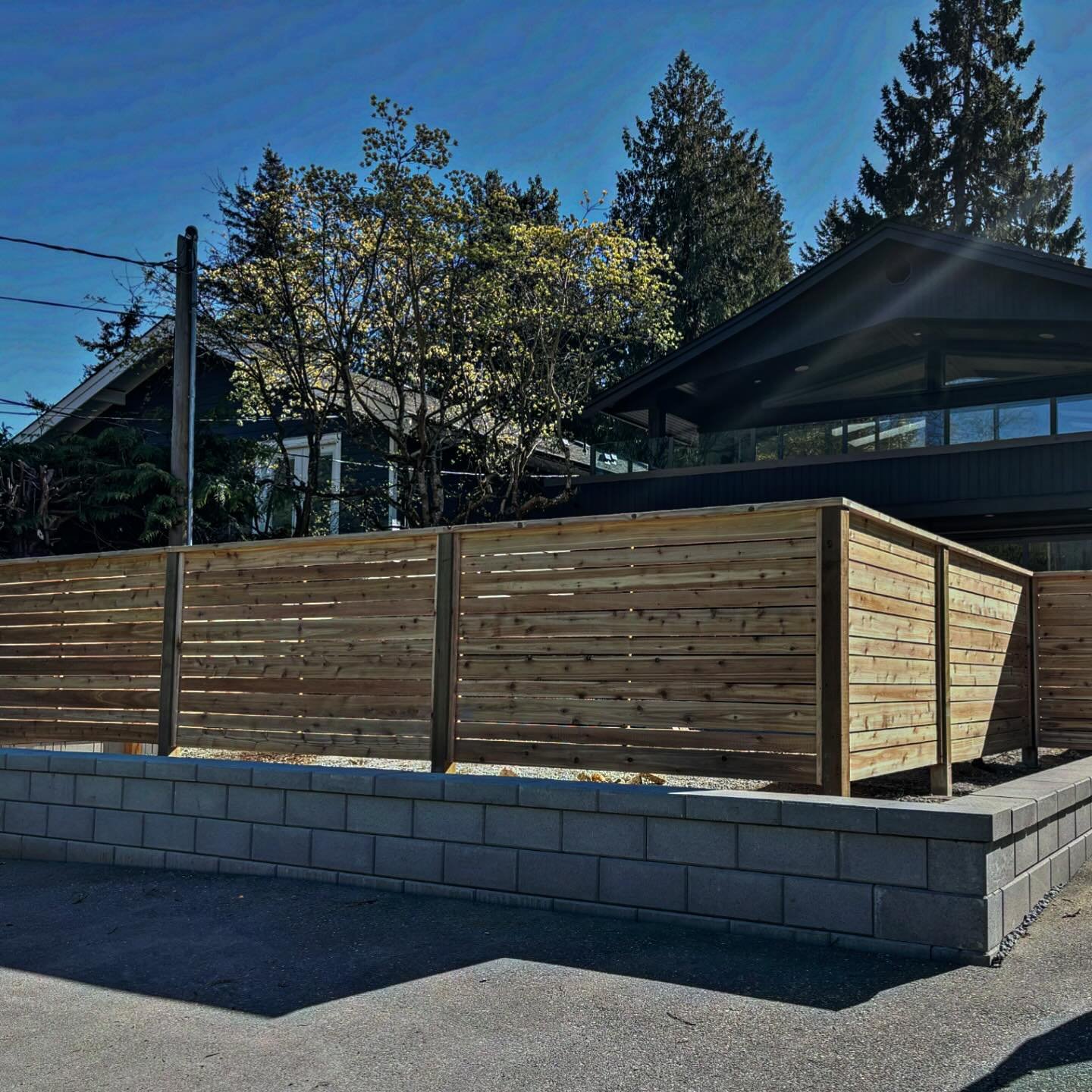There&rsquo;s nothing like a brand new retaining wall, fence and turf area to improve the front of your property! Banged it out in 3 days. Valleystone Edge Block supplied by @basaliteconcreteproducts #mountainscape #hardscape #howtohardscape #basalit