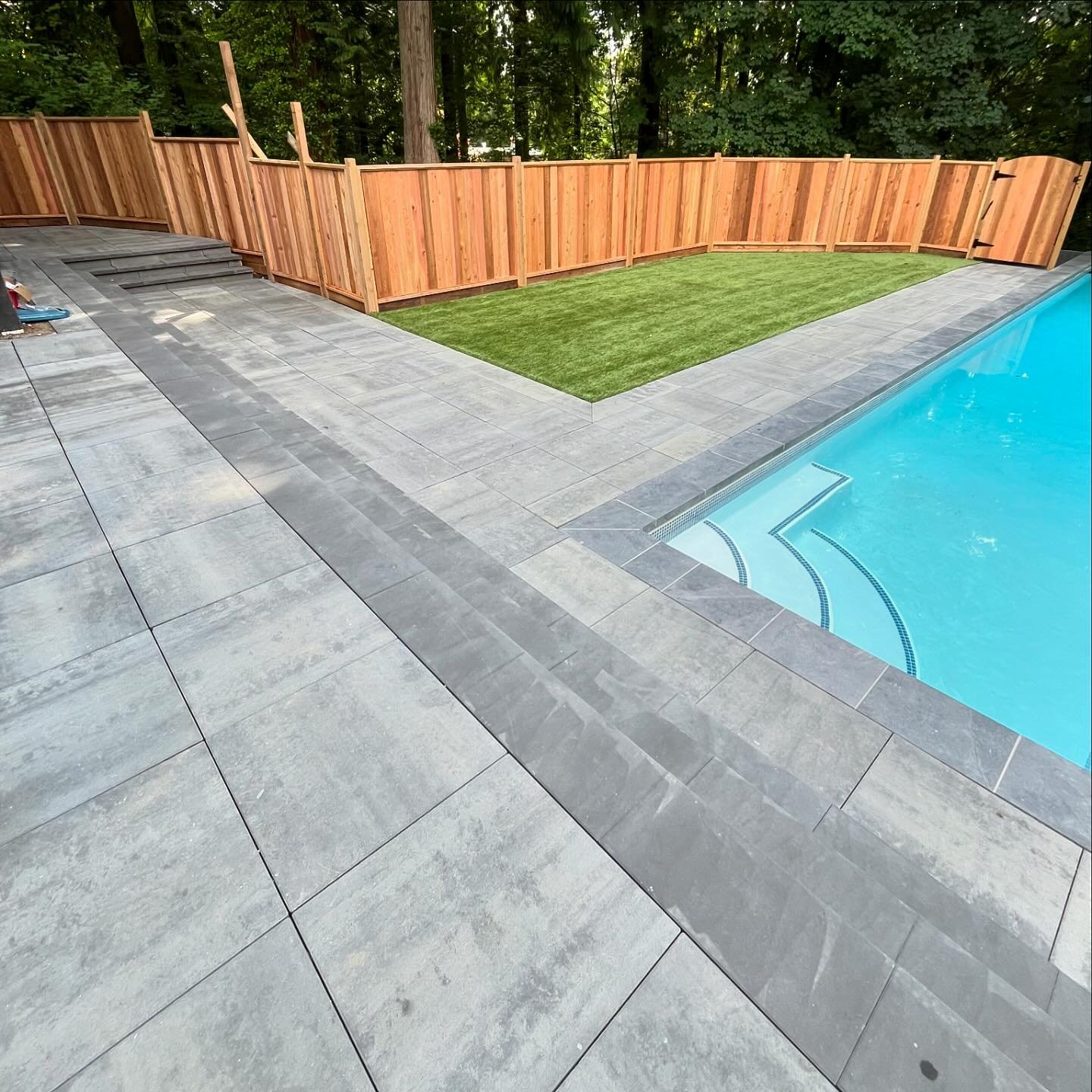 Dempsey road, Upper Lynn Valley wrap-up. Pool deck pavers, long 40&rsquo; stairs, artificial turf and patio. What a transformation! #mountainscape #rymar #allanblock #newstone @newstonegroup @belgardcanada #vancouver #northvan #pnw #westvan #hardscap