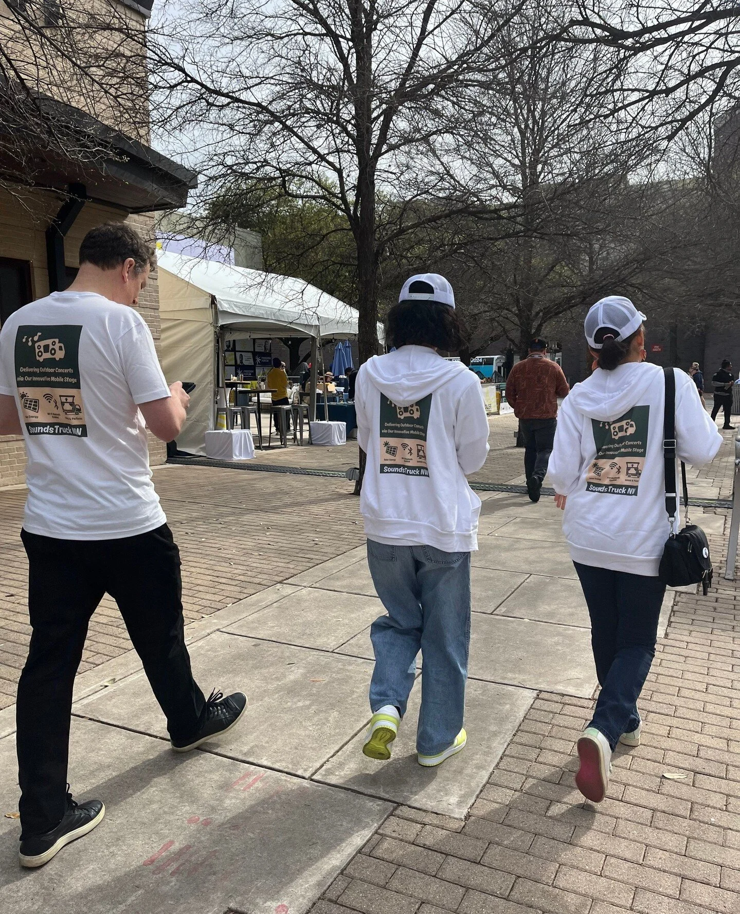 Day 1 @sxsw in the book! Can't believe what a whirlwind it's been. Thank you to all that stopped by! ⁠
.⁠
.⁠
.⁠
#classicalmusician #orchestra #localevents #musicforlife #singersongwriters #localmusic #livemusic #newmusic #localmusicscene #localmusici