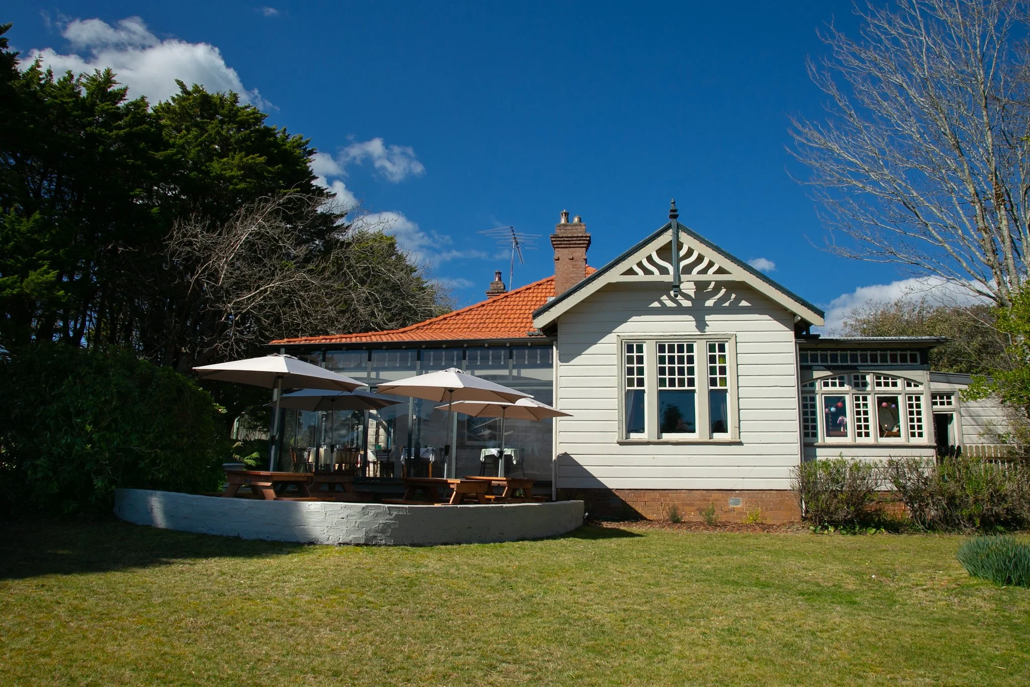 avalon-restaurant-katoomba-exterior-3.jpg