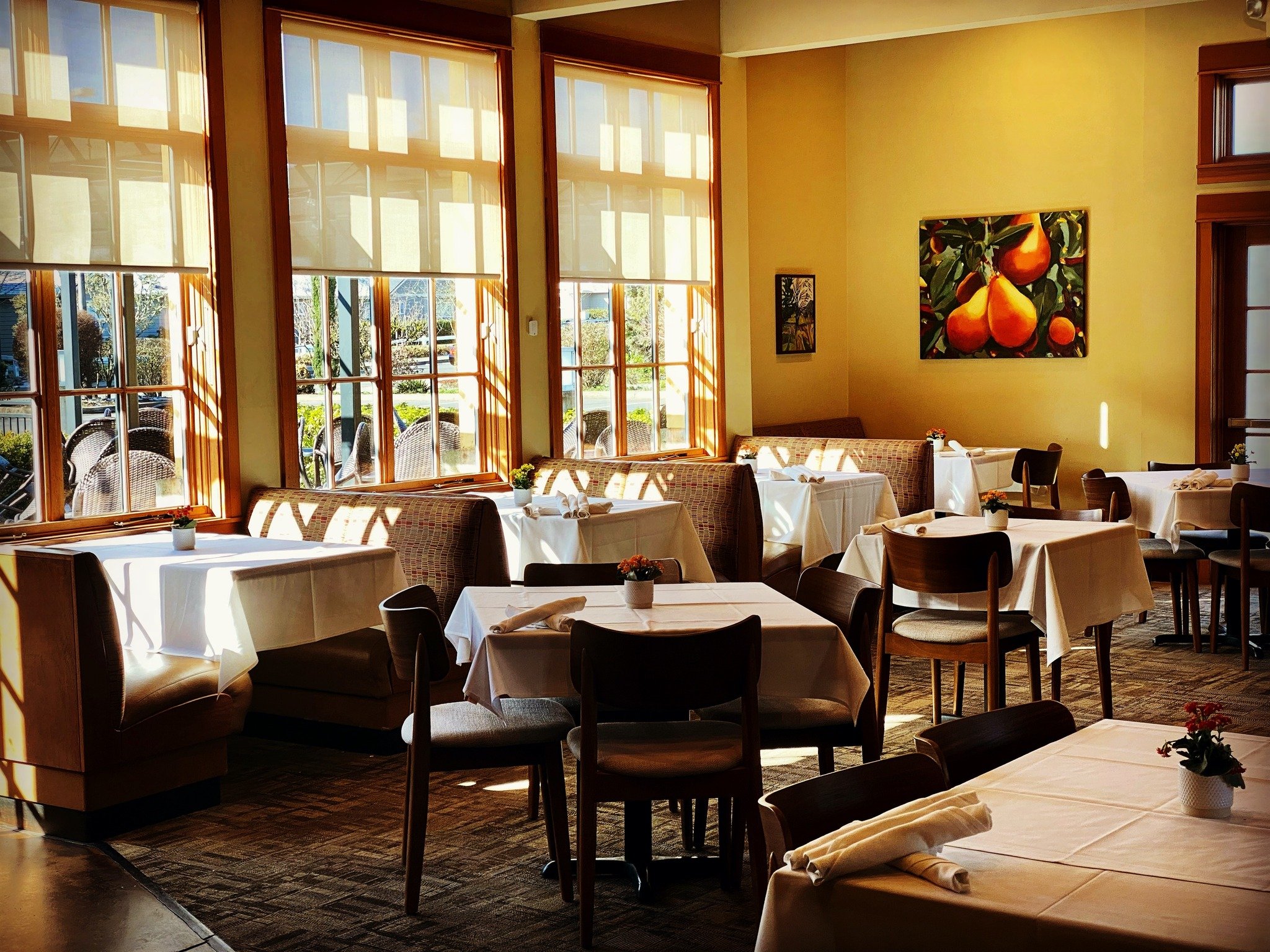 dundee-bistro-interior.jpeg