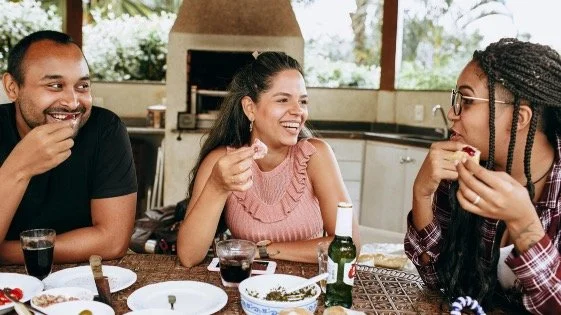 poly couple talking and eating