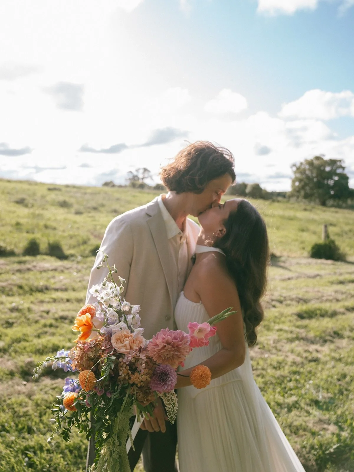 Floral obsession @theelectricrose ! 

📷:Aimee

#weddingflorals #byronbaywedding #byronbride