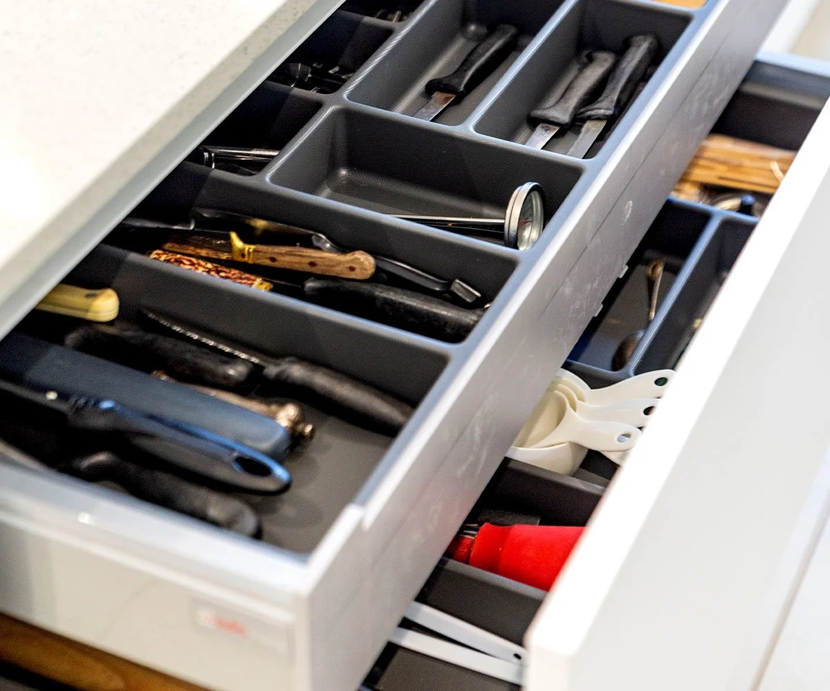 handless-kitchen-pull-out-drawers-organiser.jpg