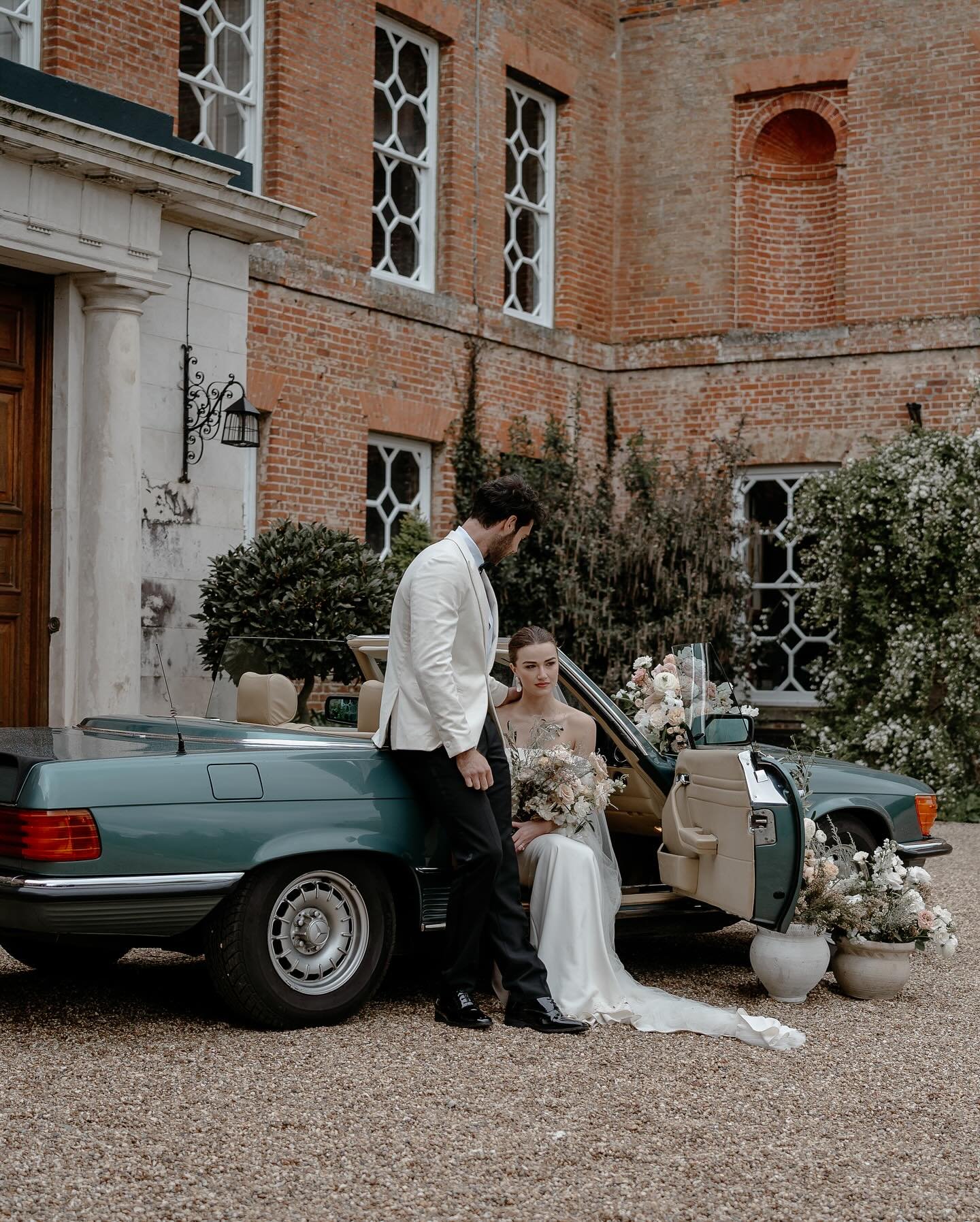 I don&rsquo;t even know where to start with this shoot! Everything about it was absolutely gorgeous, I have all the inspo to share with you all but first up, this gorgeous luxury car &hellip; lots of my brides this year have cars at their wedding and