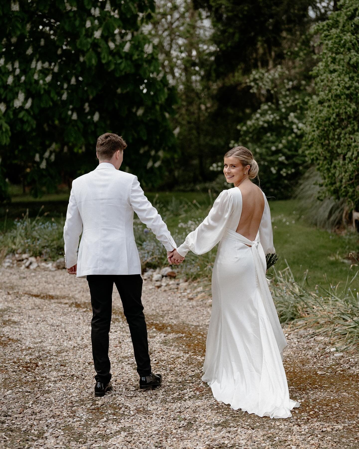 Saturdays wedding was *chefs kiss* 

An incredible day with Georgie and James and their wonderful friends and families at @manormewsnorfolk &hellip; Combining elegance and romance with a modern twist and a whole lot of fun!  The love these guys have 