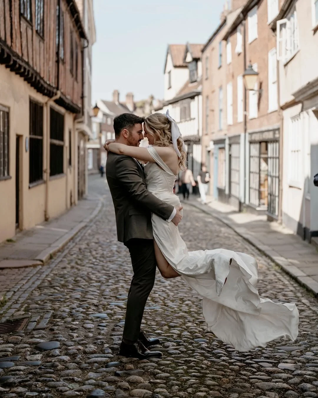 I&rsquo;ve just written up Jen &amp; Mike&rsquo;s Blog for my website, which is going up soon, and it reminded me on what a beautiful day it was 🤍🕊️

-

A beautiful and intimate day, that started with an outside ceremony at Hales Hall, and then int