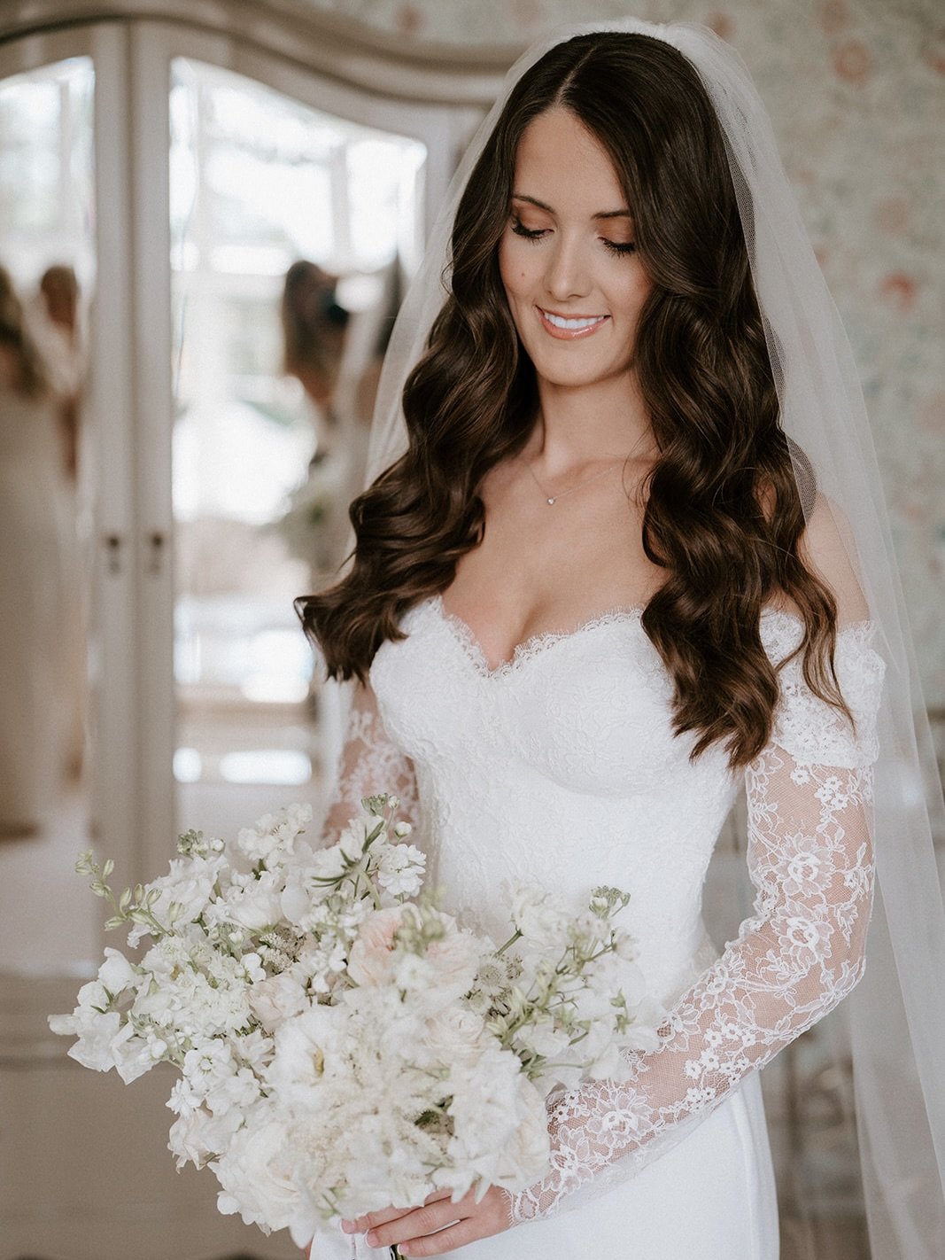 Louise &amp; James&rsquo; beautiful day. Louise wore @suzanneneville from @bespokewardrobe 🥀 at @baddowparkhouse.

A truly gorgeous day for gorgeous people ✨

2027 enquiries, please contact via my website 💌

Venue @baddowparkhouse 
Hair @hair.so.bo
